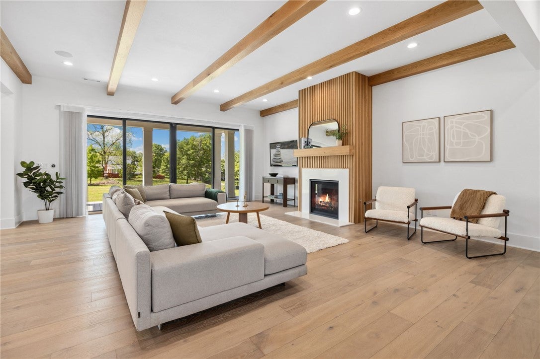 Fayetteville, Arkansas, 72703, United States, 6 Bedrooms Bedrooms, ,6 BathroomsBathrooms,Residential,Active,2006943