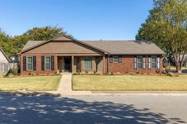 1652 E THORNHILL DR, FAYETTEVILLE, AR 72703 - Image 1