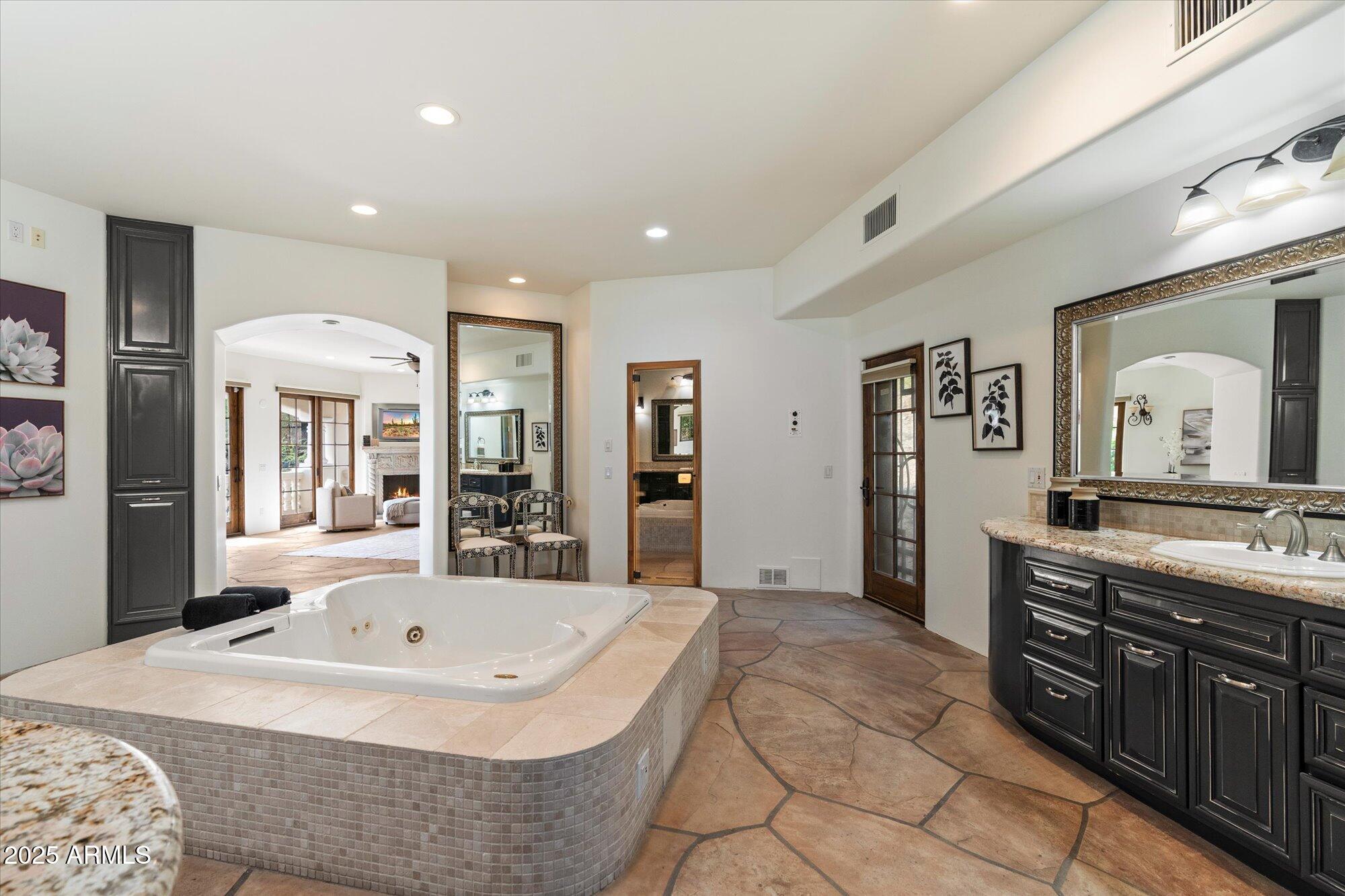 Paradise Valley, Arizona, 85253, United States, 6 Bedrooms Bedrooms, ,7 BathroomsBathrooms,Residential,Active,1946519