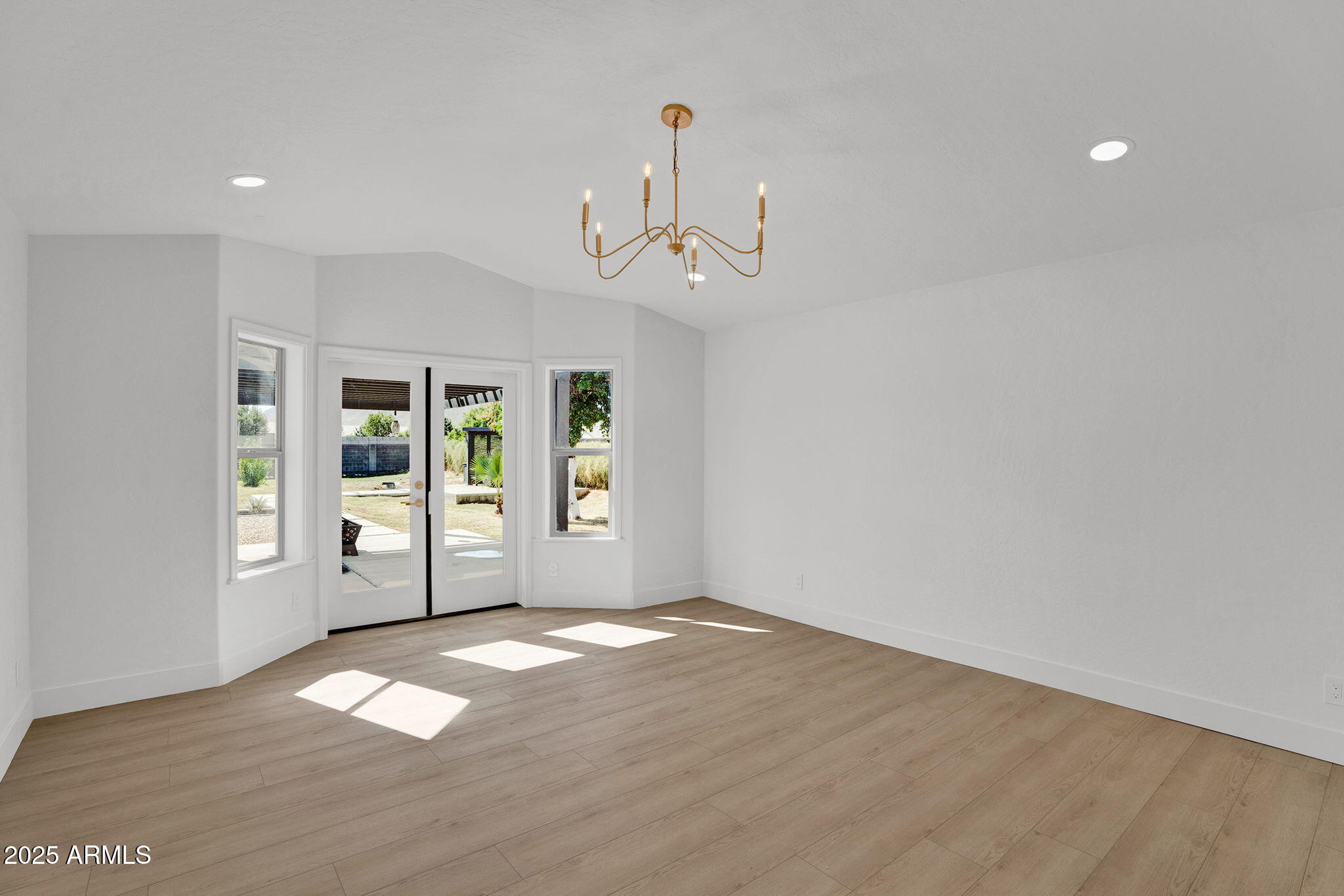 Gilbert, Arizona, 85298, United States, 5 Bedrooms Bedrooms, ,3 BathroomsBathrooms,Residential,Pending,2006857