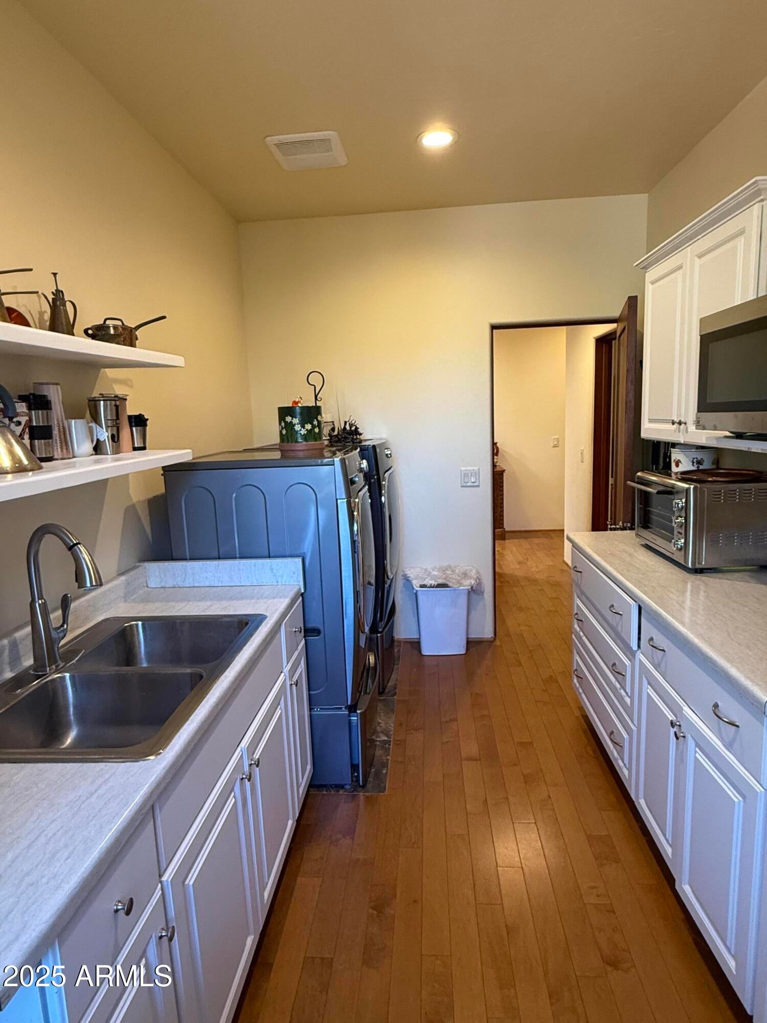 Sedona, Arizona, 86336, United States, 3 Bedrooms Bedrooms, ,3 BathroomsBathrooms,Residential,Active,1944285