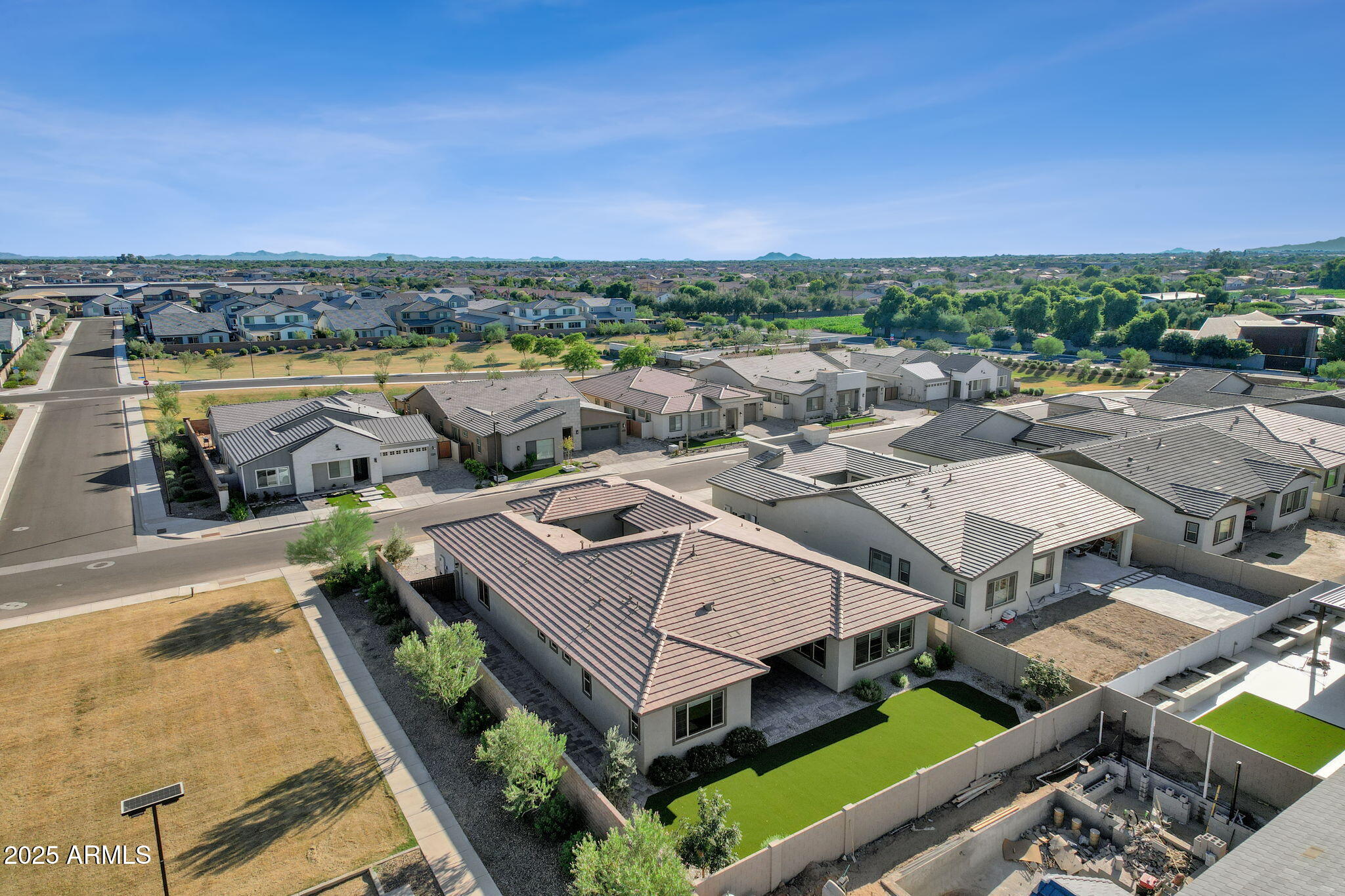 Gilbert, Arizona, 85298, United States, 5 Bedrooms Bedrooms, ,4 BathroomsBathrooms,Residential,Pending,1998605