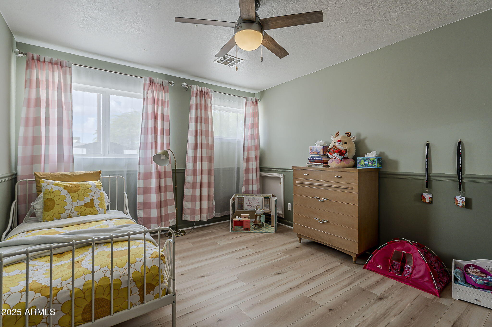 Phoenix, Arizona, 85020, United States, 4 Bedrooms Bedrooms, ,4 BathroomsBathrooms,Residential,Active,1946320