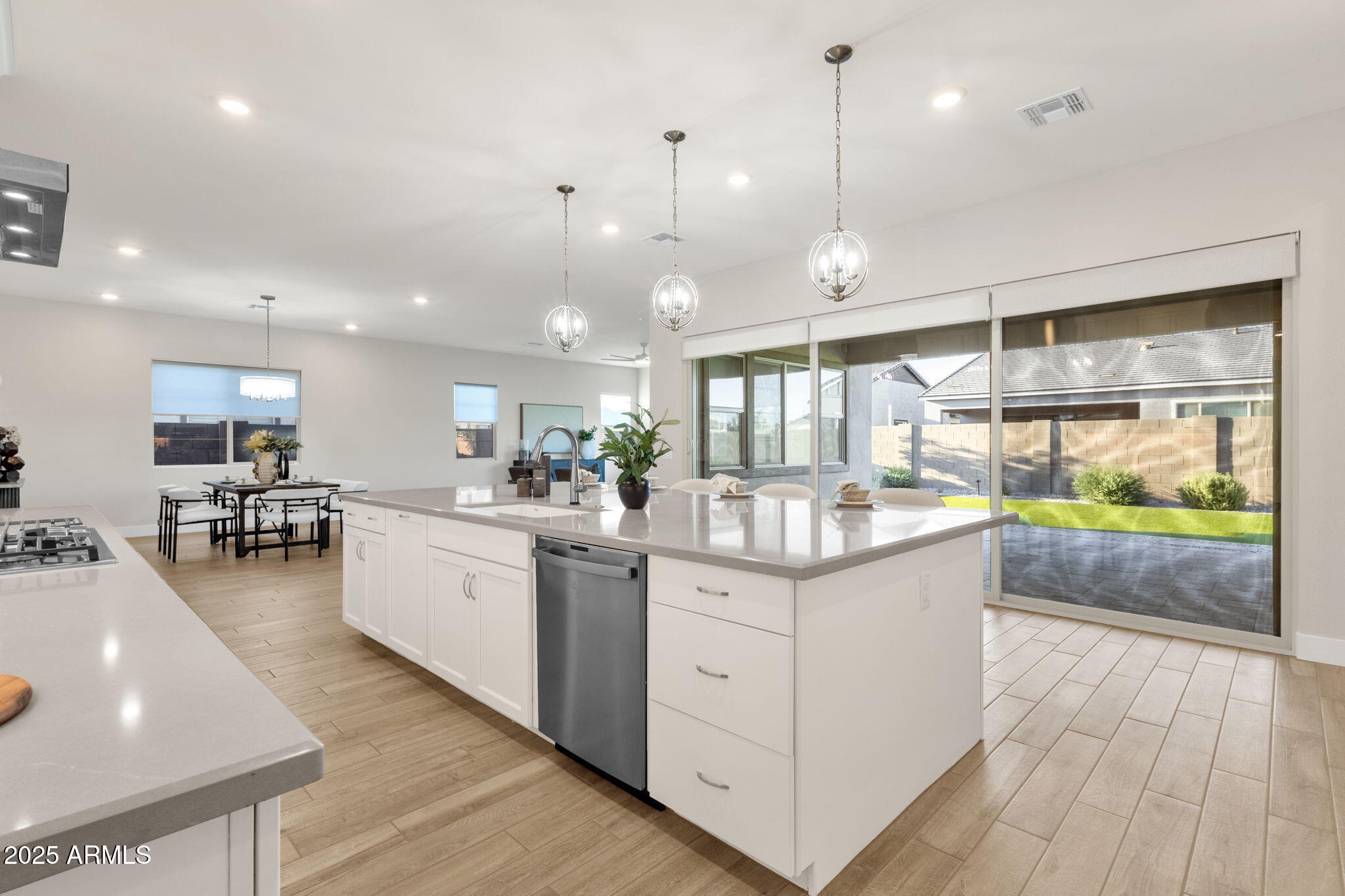 Gilbert, Arizona, 85298, United States, 5 Bedrooms Bedrooms, ,4 BathroomsBathrooms,Residential,Pending,1998605