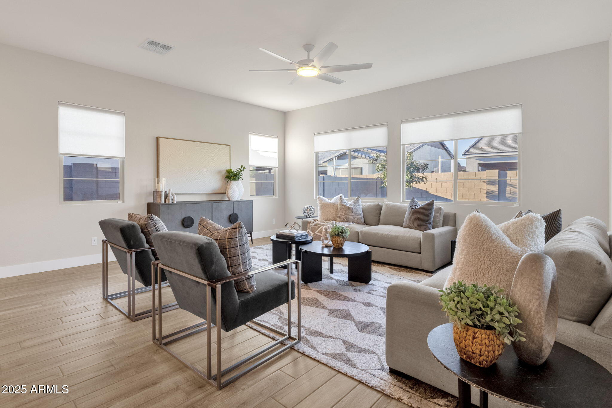 Gilbert, Arizona, 85298, United States, 5 Bedrooms Bedrooms, ,4 BathroomsBathrooms,Residential,Pending,1998605