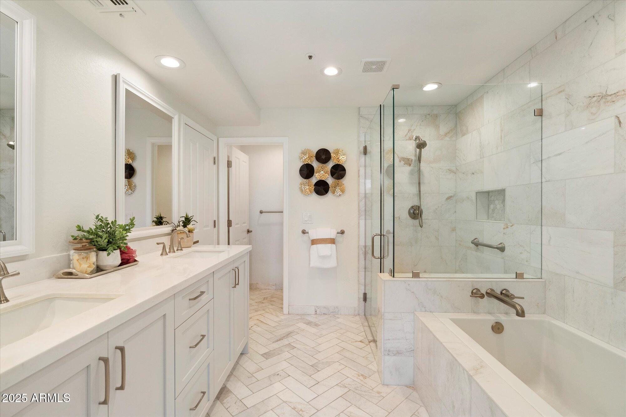 Scottsdale, Arizona, 85250, United States, 4 Bedrooms Bedrooms, ,3 BathroomsBathrooms,Residential,Active,2007185