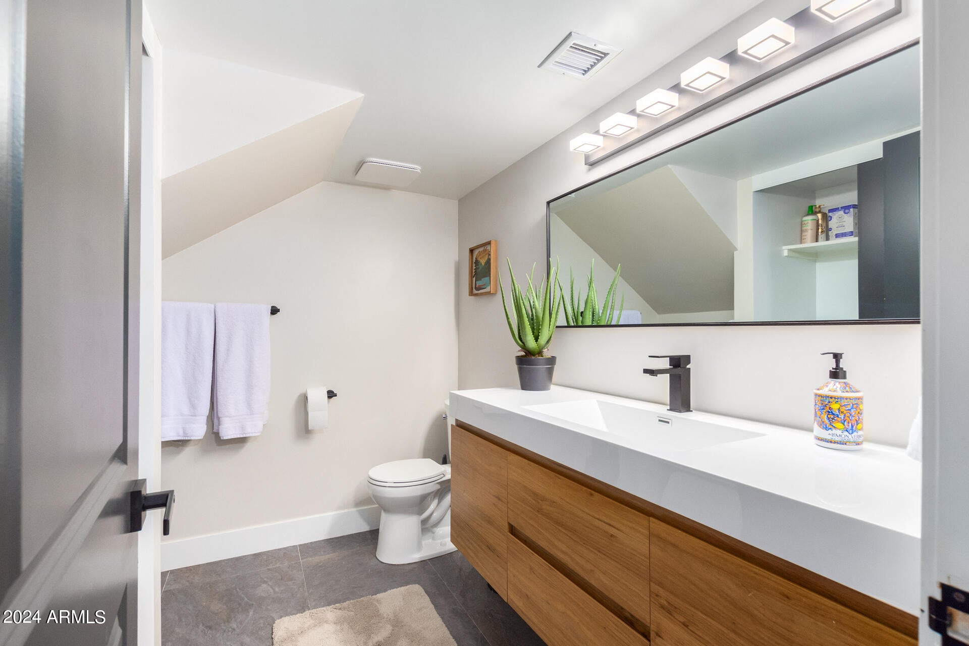 Scottsdale, Arizona, 85250, United States, 4 Bedrooms Bedrooms, ,3 BathroomsBathrooms,Residential,Active,1755287