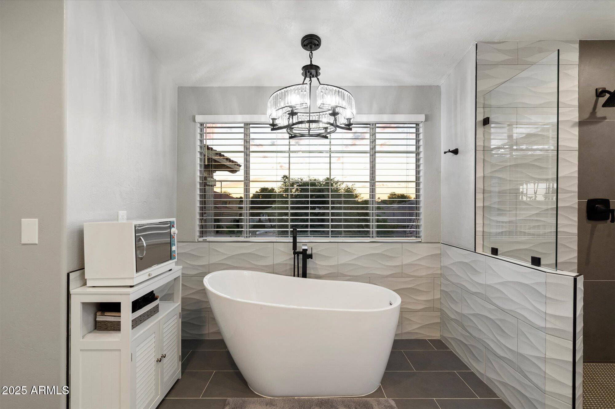 Glendale, Arizona, 85308, United States, 5 Bedrooms Bedrooms, ,4 BathroomsBathrooms,Residential,Active,1969681