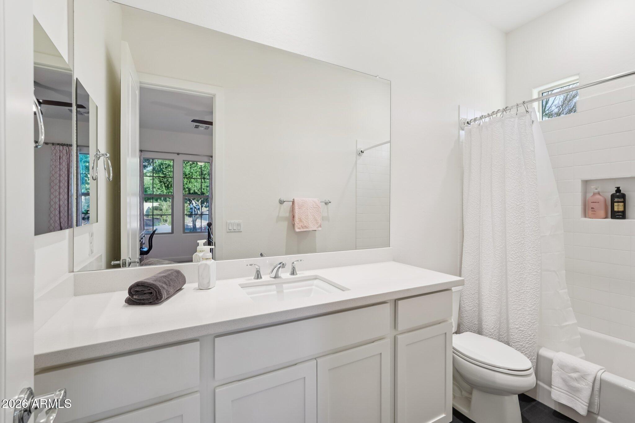 Peoria, Arizona, 85383, United States, 4 Bedrooms Bedrooms, ,4 BathroomsBathrooms,Residential,Active,2012902