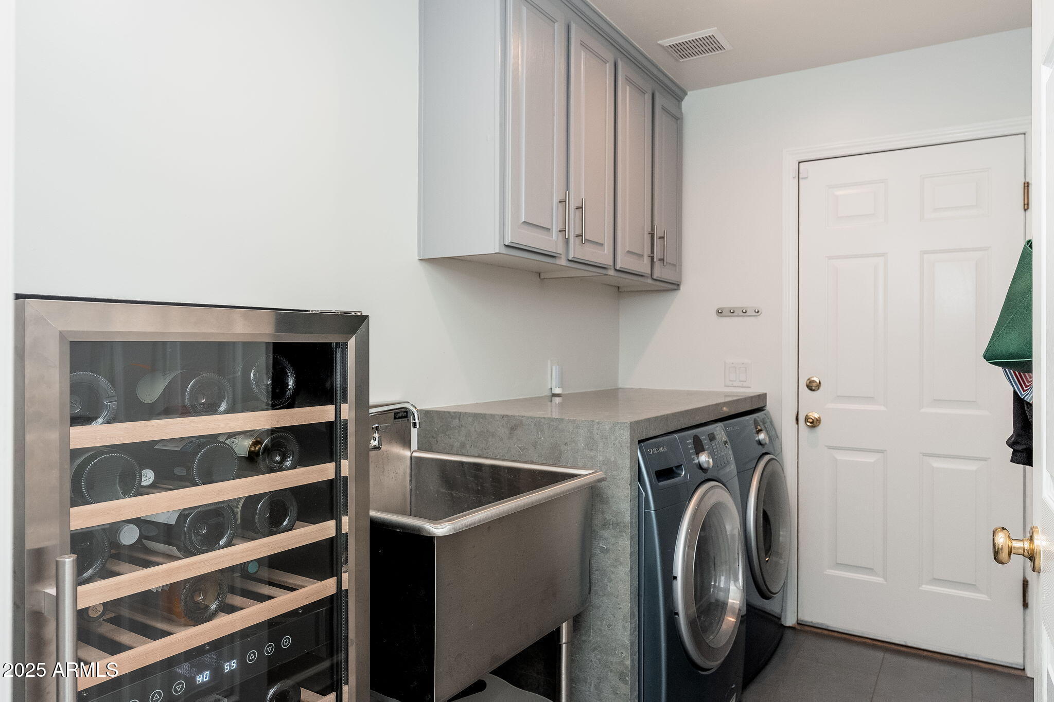 Flagstaff, Arizona, 86004, United States, 5 Bedrooms Bedrooms, ,4 BathroomsBathrooms,Residential,Active,1894165