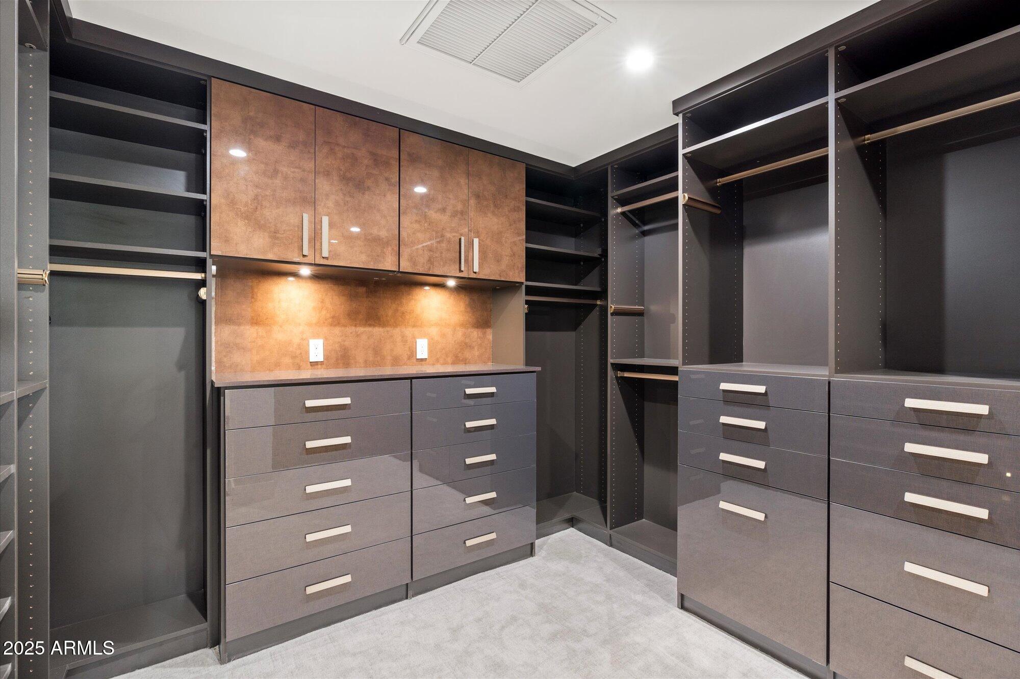 Phoenix, Arizona, 85018, United States, 4 Bedrooms Bedrooms, ,5 BathroomsBathrooms,Residential,Active,1968090