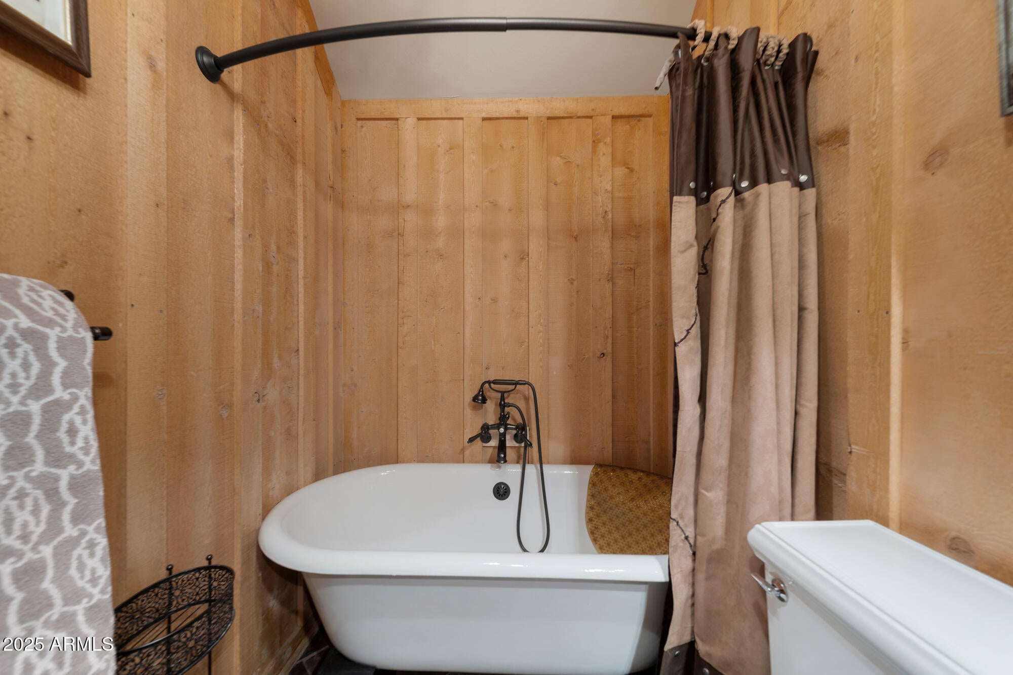 Lakeside, Arizona, 85929, United States, 8 Bedrooms Bedrooms, ,8 BathroomsBathrooms,Residential,Contingent,1996268