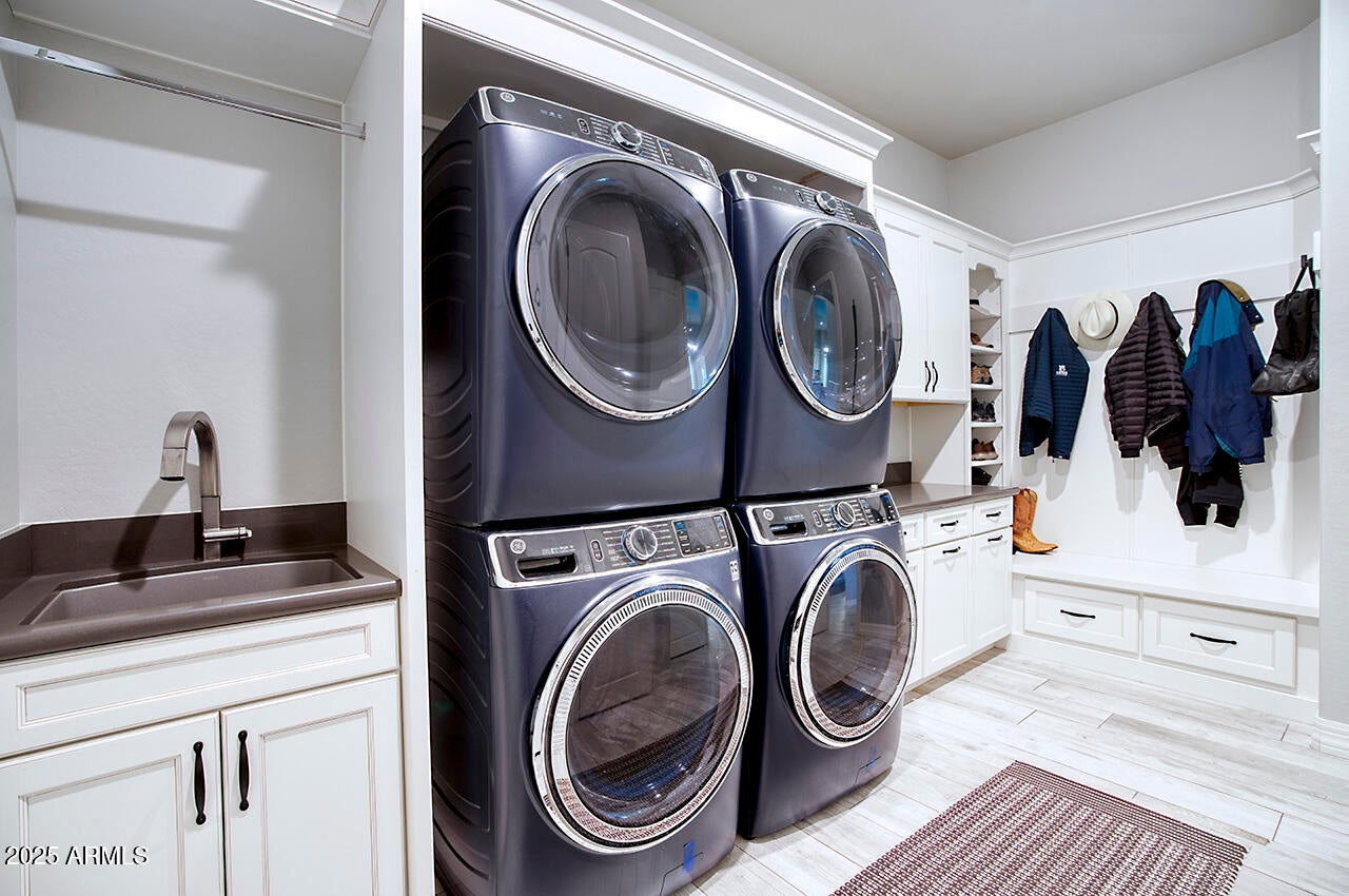 Queen Creek, Arizona, 85142, United States, 7 Bedrooms Bedrooms, ,6 BathroomsBathrooms,Residential,Active,1994951