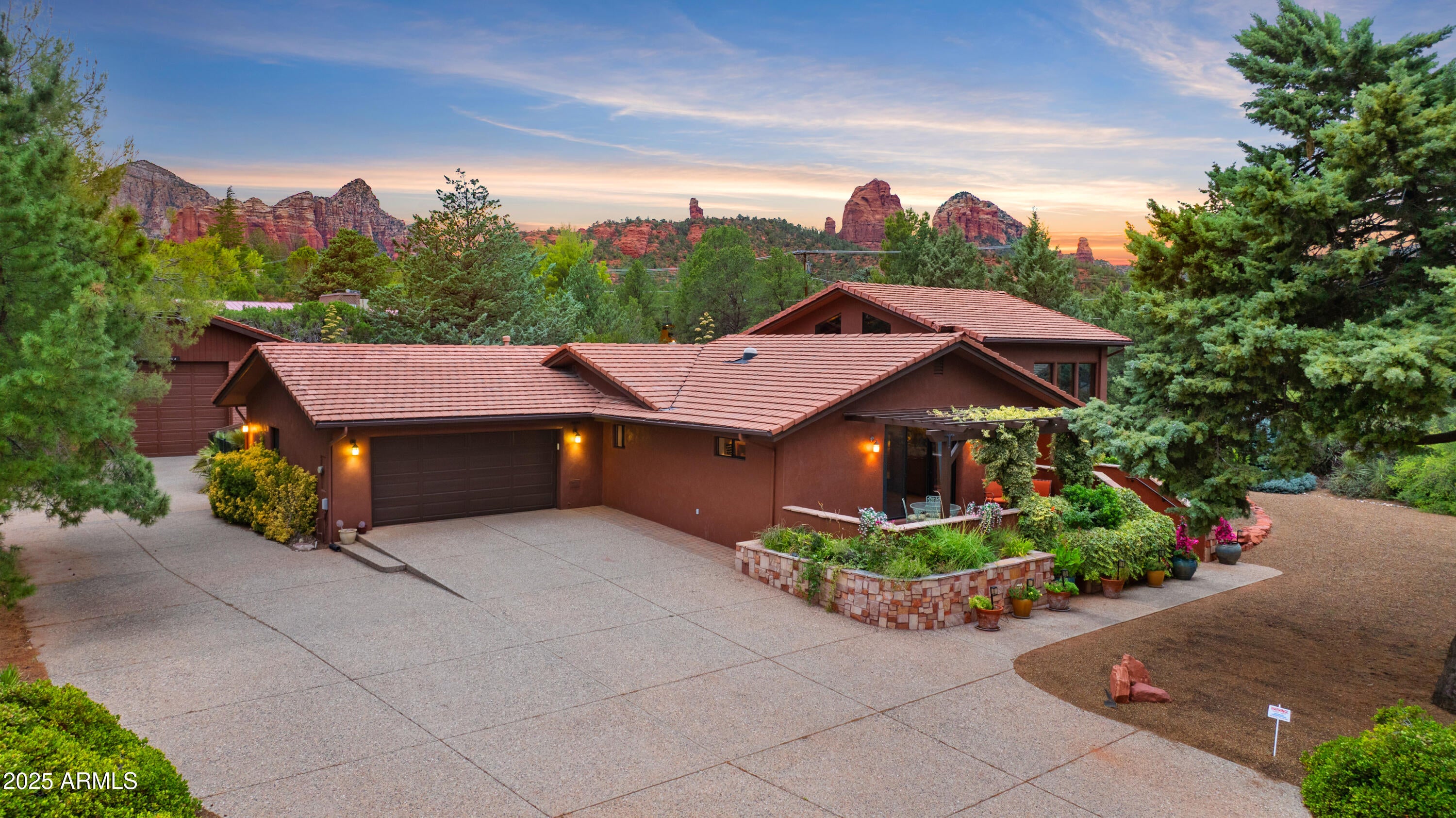 Sedona, Arizona, 86336, United States, 4 Bedrooms Bedrooms, ,4 BathroomsBathrooms,Residential,Active,1929401