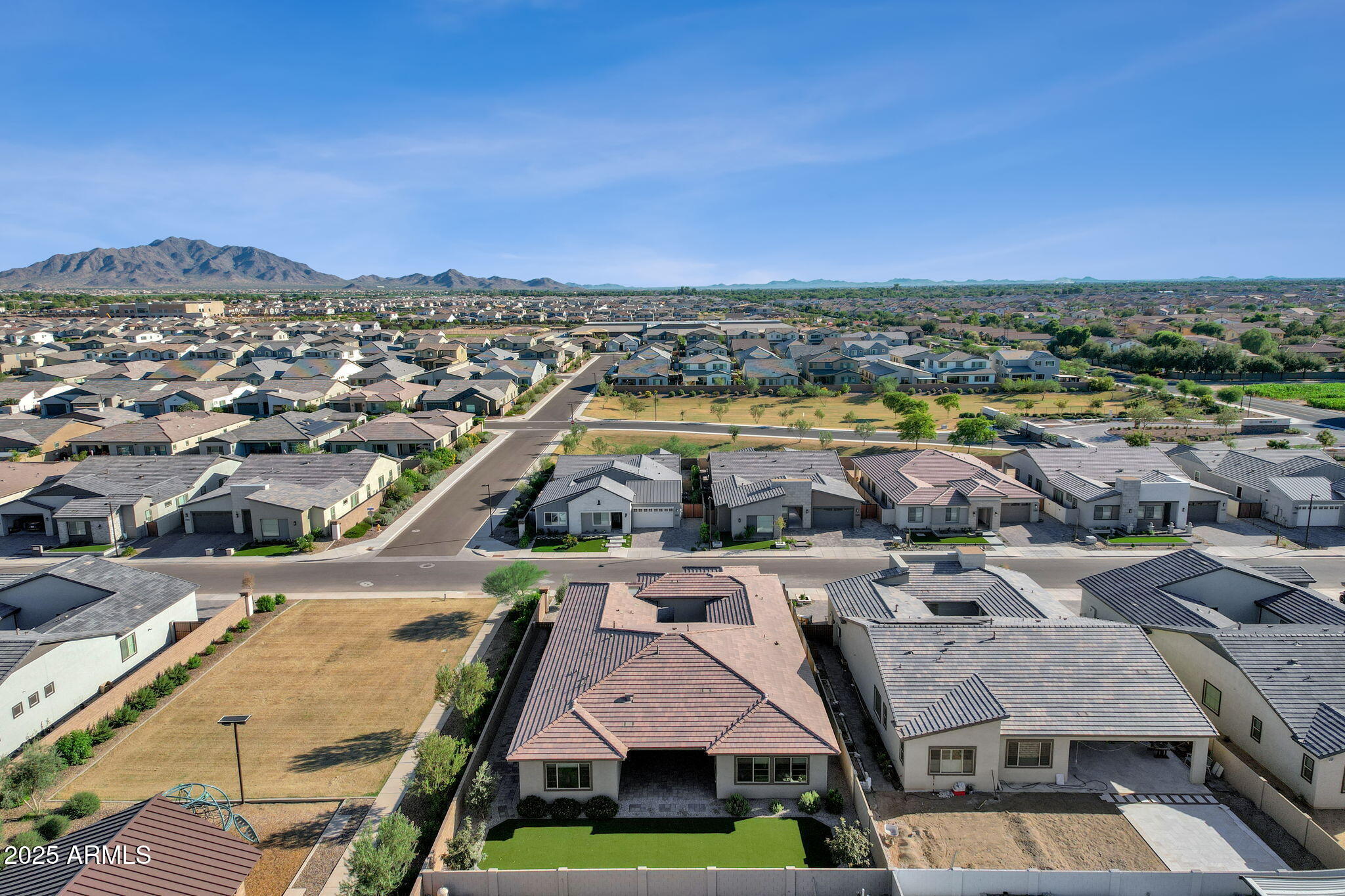 Gilbert, Arizona, 85298, United States, 5 Bedrooms Bedrooms, ,4 BathroomsBathrooms,Residential,Pending,1998605