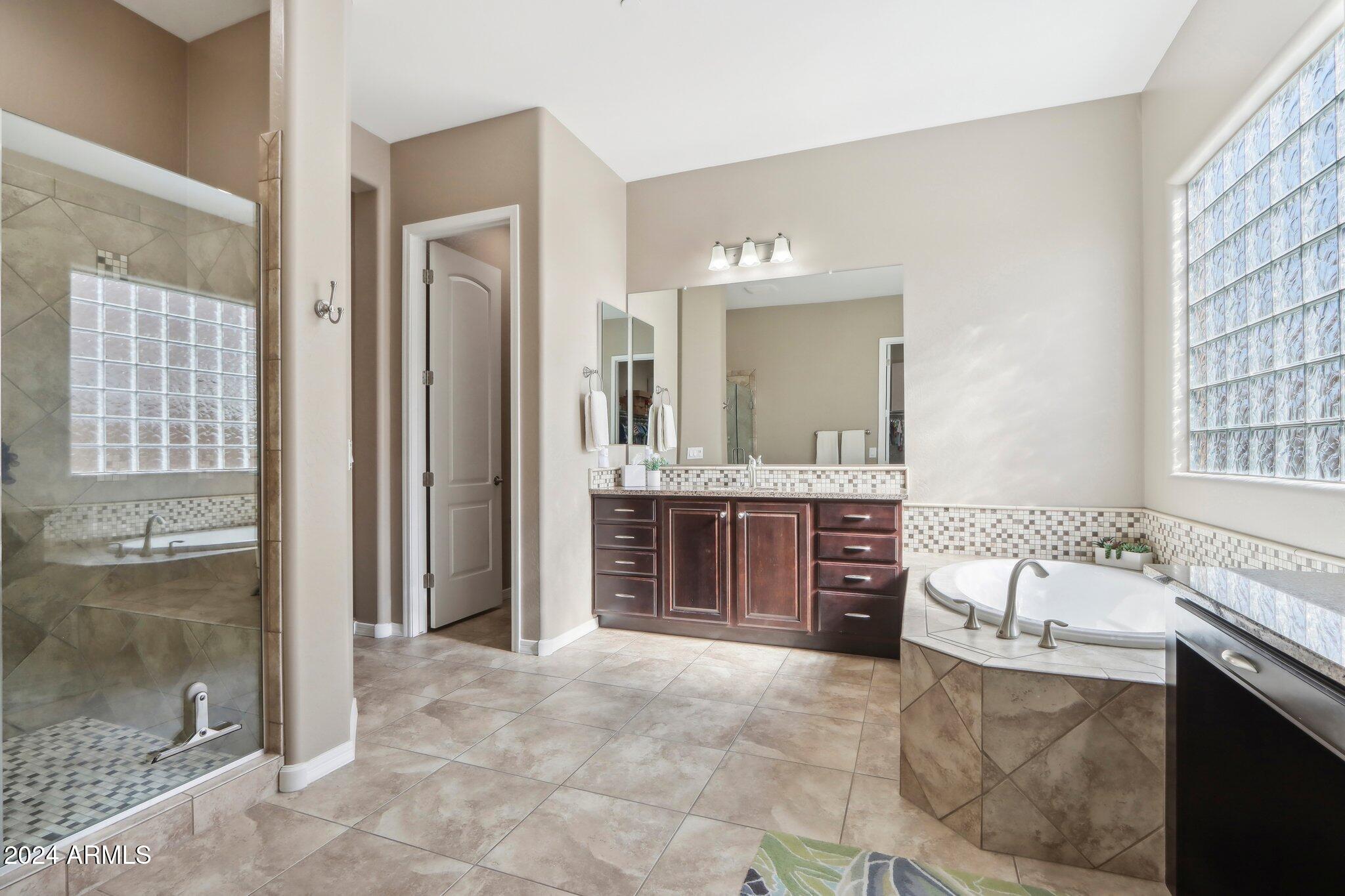 Phoenix, Arizona, 85085, United States, 5 Bedrooms Bedrooms, ,4 BathroomsBathrooms,Residential,Active,1936158