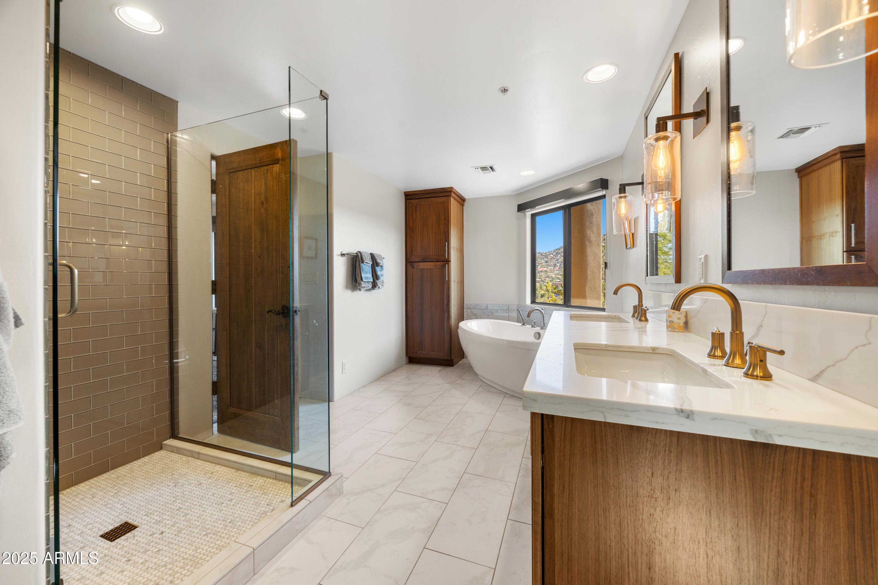 Sedona, Arizona, 86336, United States, 3 Bedrooms Bedrooms, ,4 BathroomsBathrooms,Residential,Active,1971787