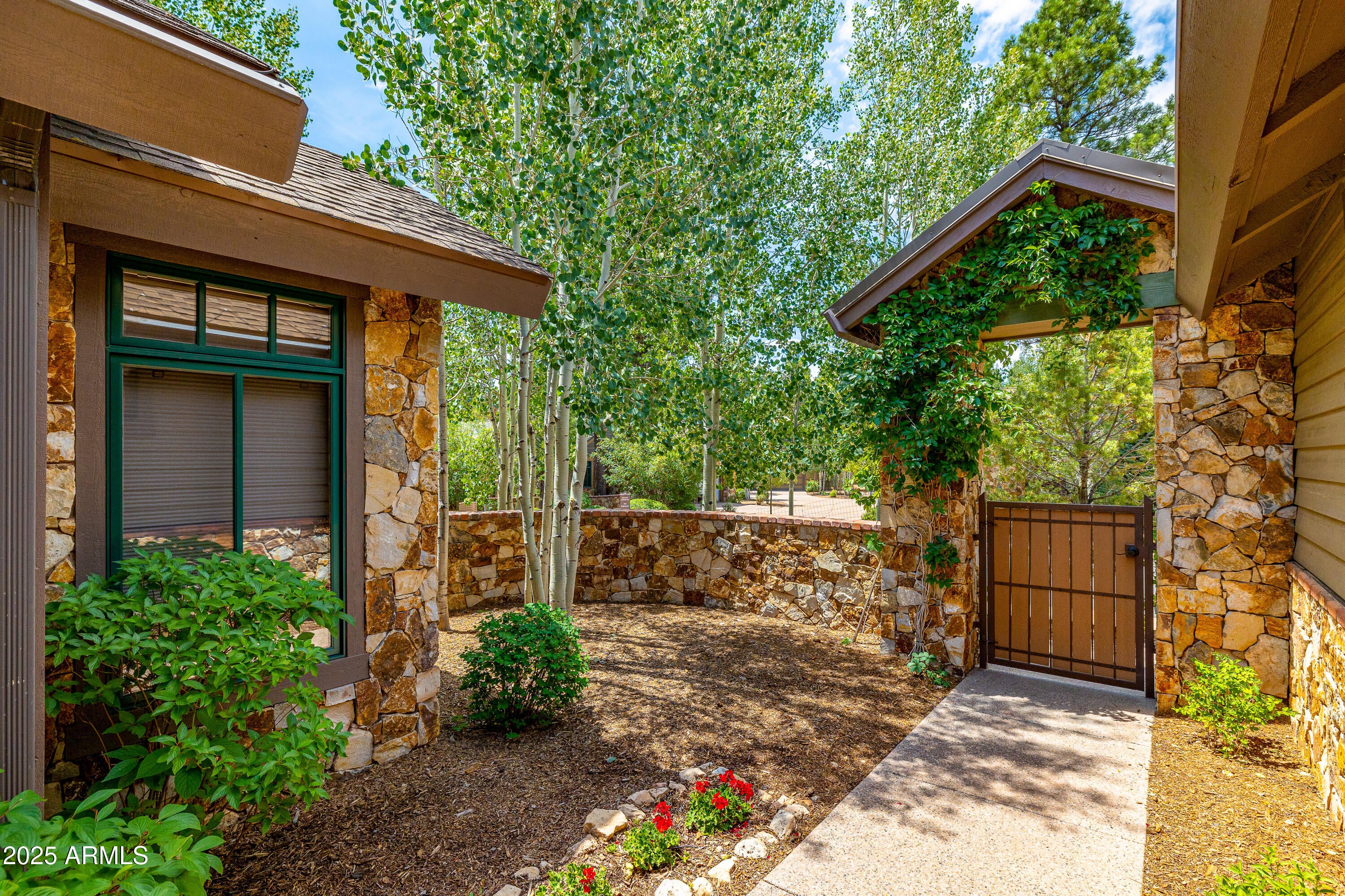 Flagstaff, Arizona, 86005, United States, 3 Bedrooms Bedrooms, ,3 BathroomsBathrooms,Residential,Active,1922736