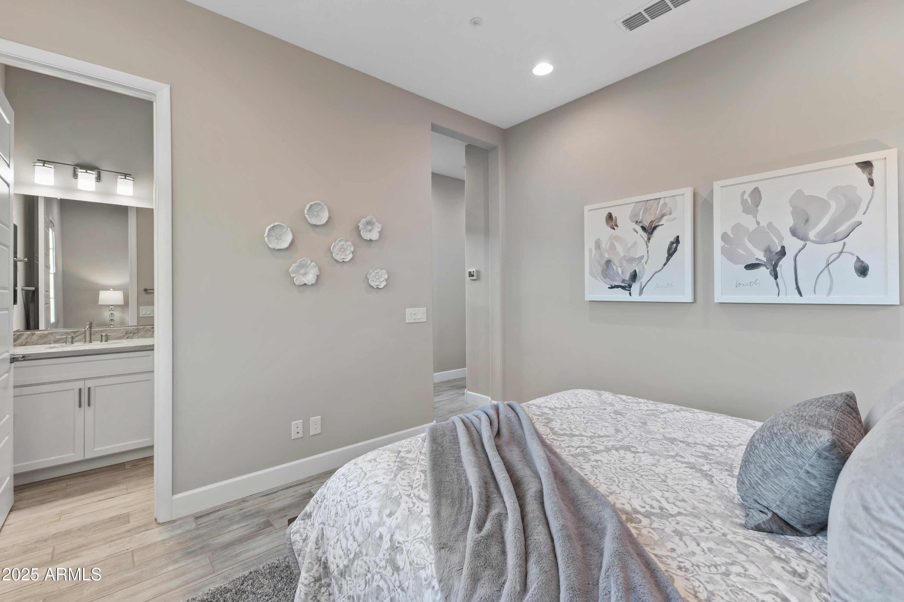 Rio Verde, Arizona, 85263, United States, 3 Bedrooms Bedrooms, ,4 BathroomsBathrooms,Residential,Contingent,2008339