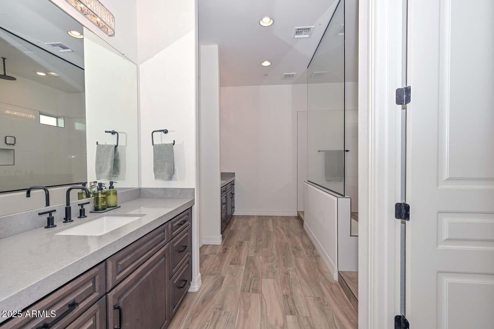 Peoria, Arizona, 85383, United States, 3 Bedrooms Bedrooms, ,4 BathroomsBathrooms,Residential,Active,2007344