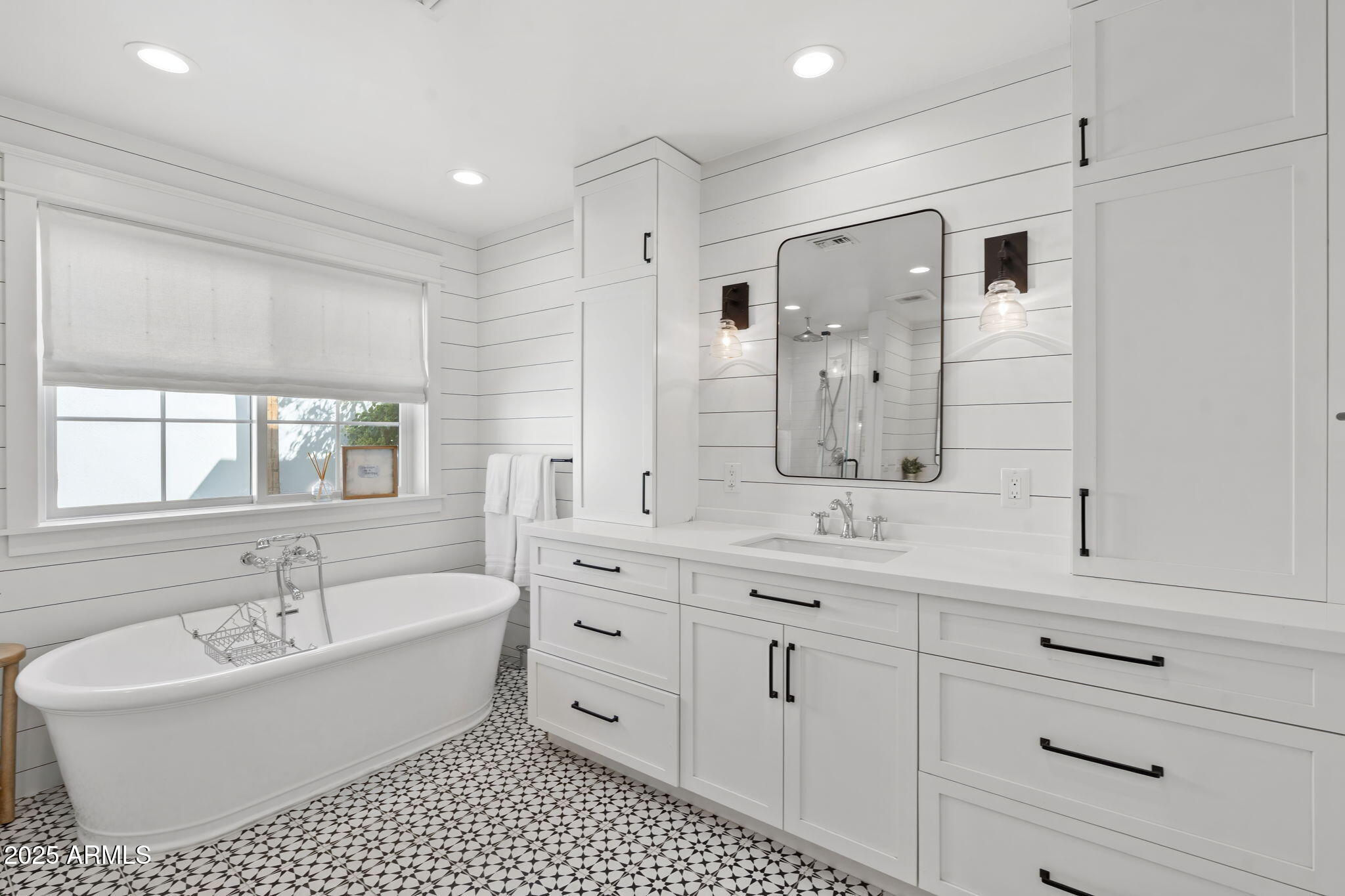 Scottsdale, Arizona, 85258, United States, 5 Bedrooms Bedrooms, ,4 BathroomsBathrooms,Residential,Active,1964508