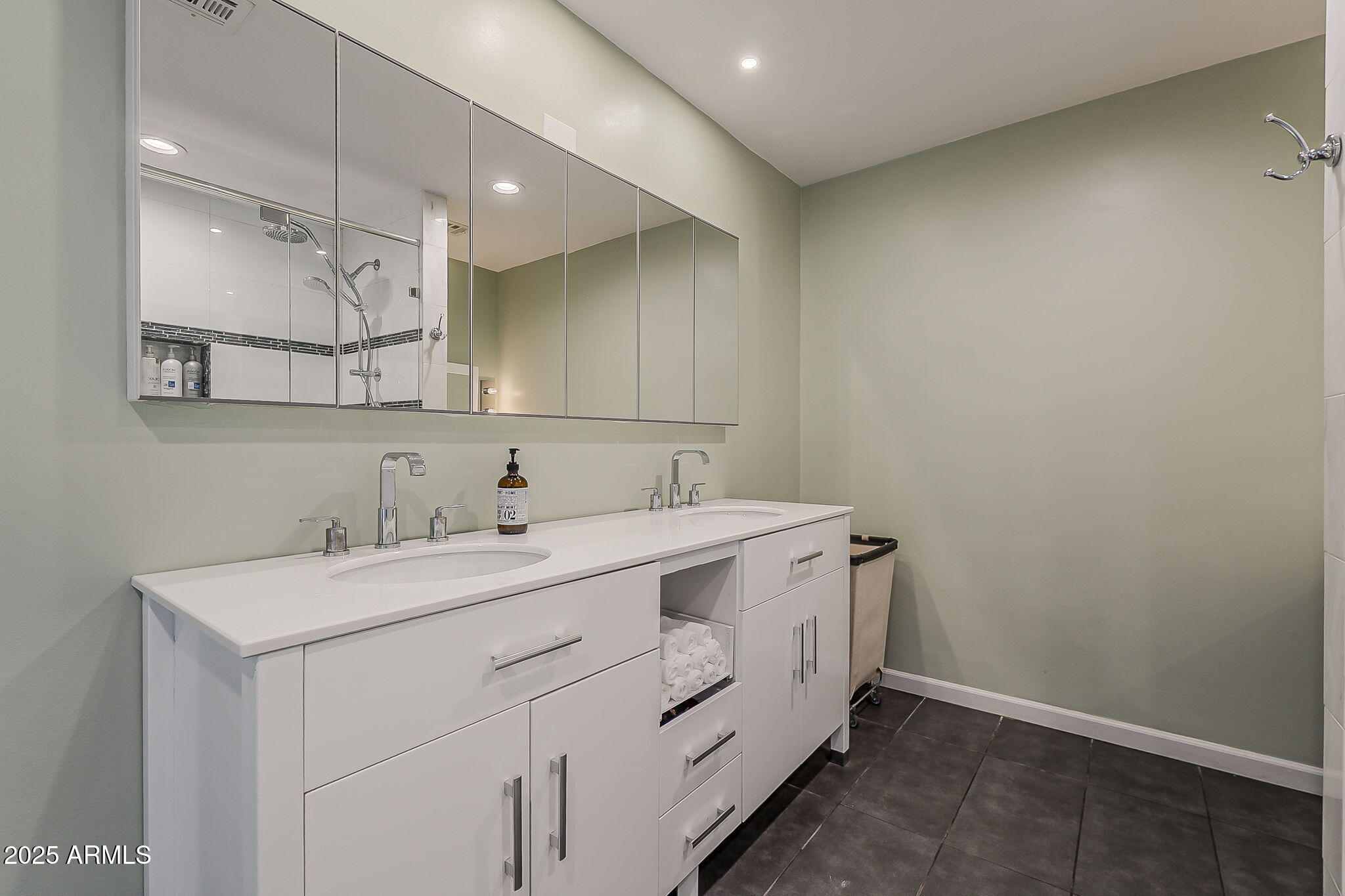 Phoenix, Arizona, 85020, United States, 4 Bedrooms Bedrooms, ,4 BathroomsBathrooms,Residential,Active,1946320