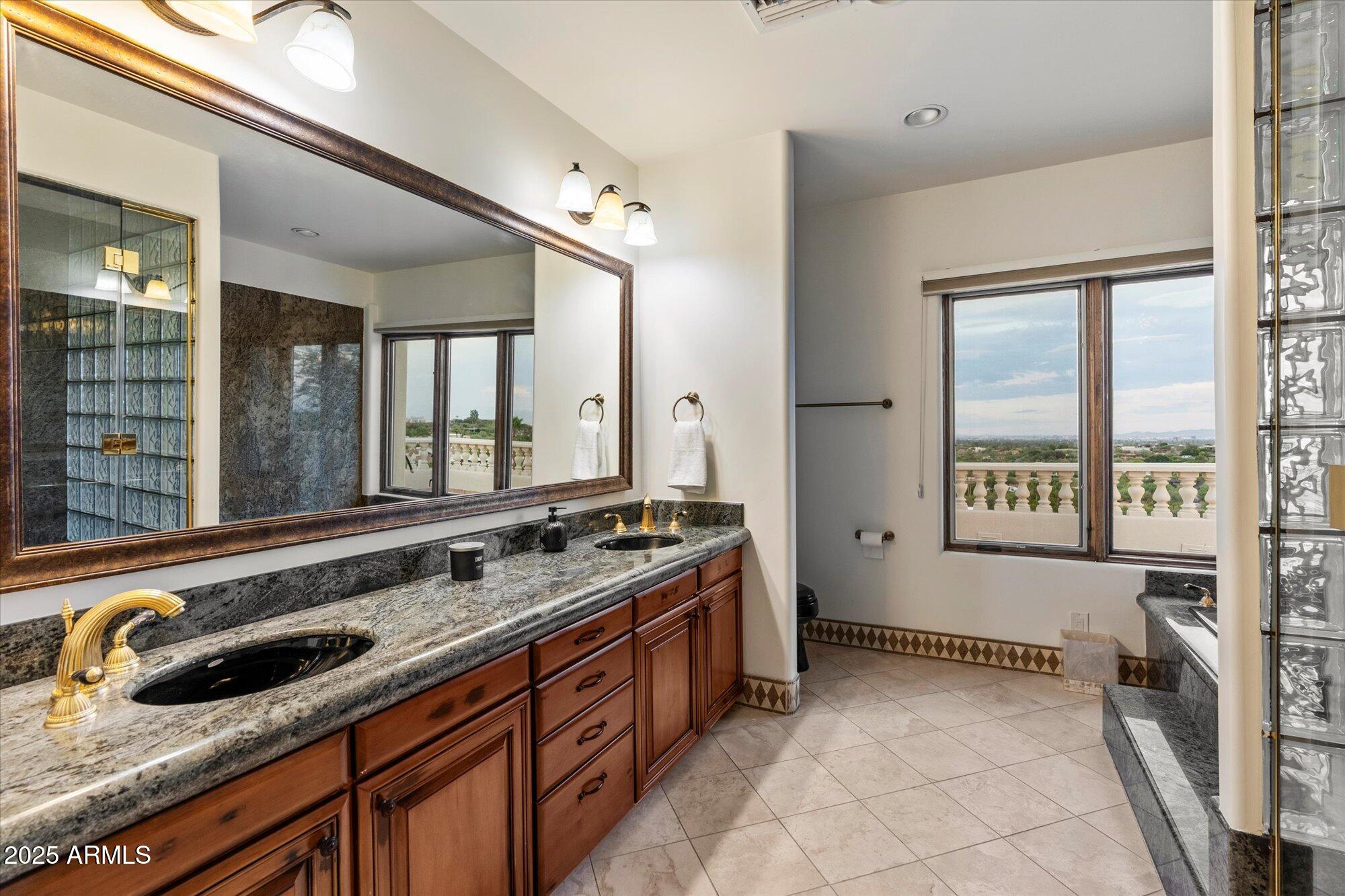 Paradise Valley, Arizona, 85253, United States, 6 Bedrooms Bedrooms, ,7 BathroomsBathrooms,Residential,Active,1946519