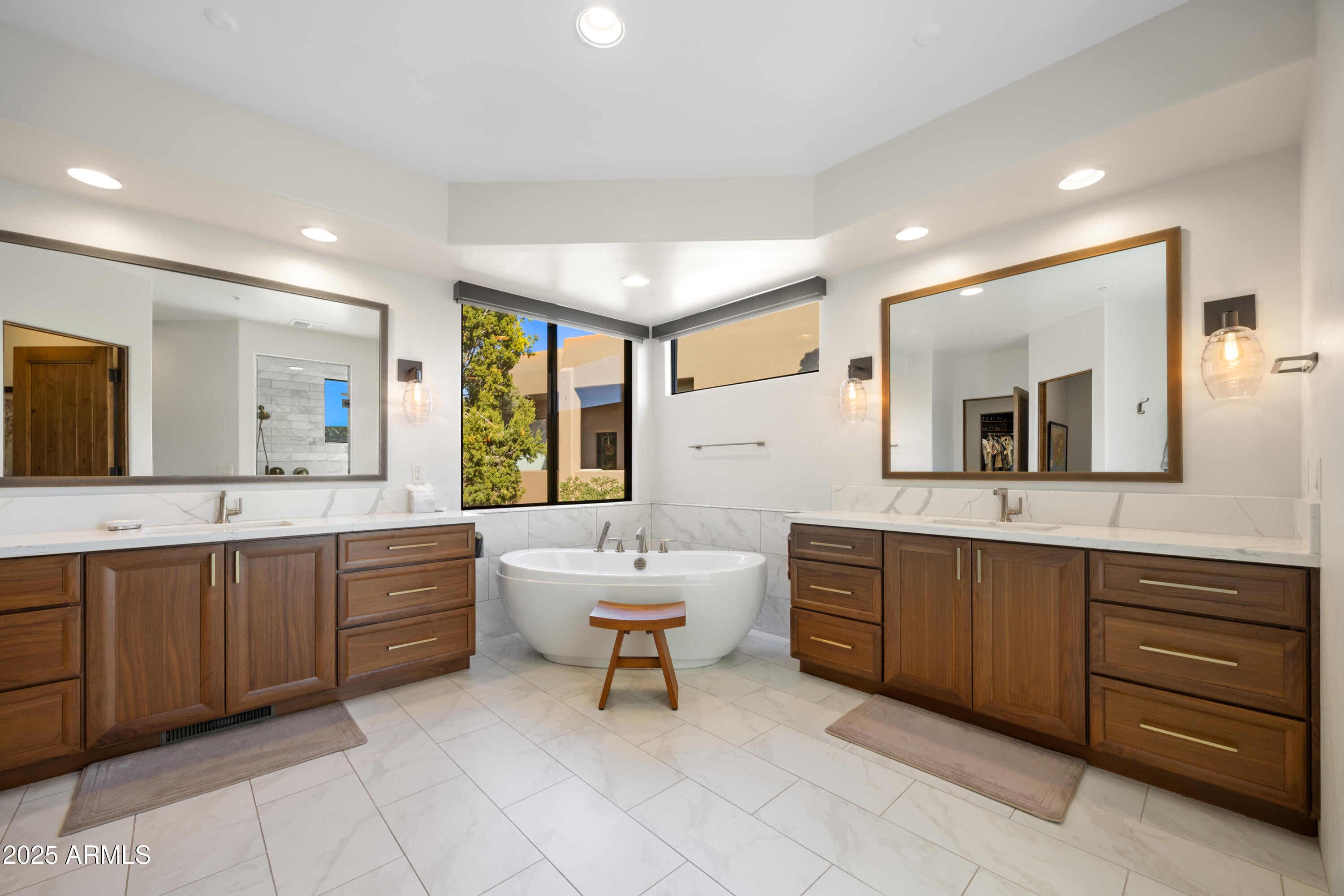 Sedona, Arizona, 86336, United States, 3 Bedrooms Bedrooms, ,4 BathroomsBathrooms,Residential,Active,1971787