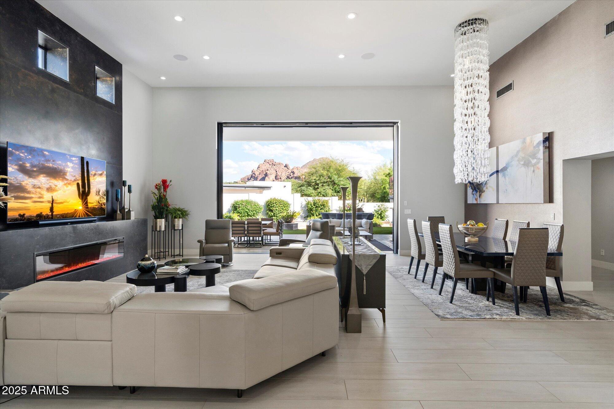 Phoenix, Arizona, 85018, United States, 4 Bedrooms Bedrooms, ,5 BathroomsBathrooms,Residential,Active,1968090