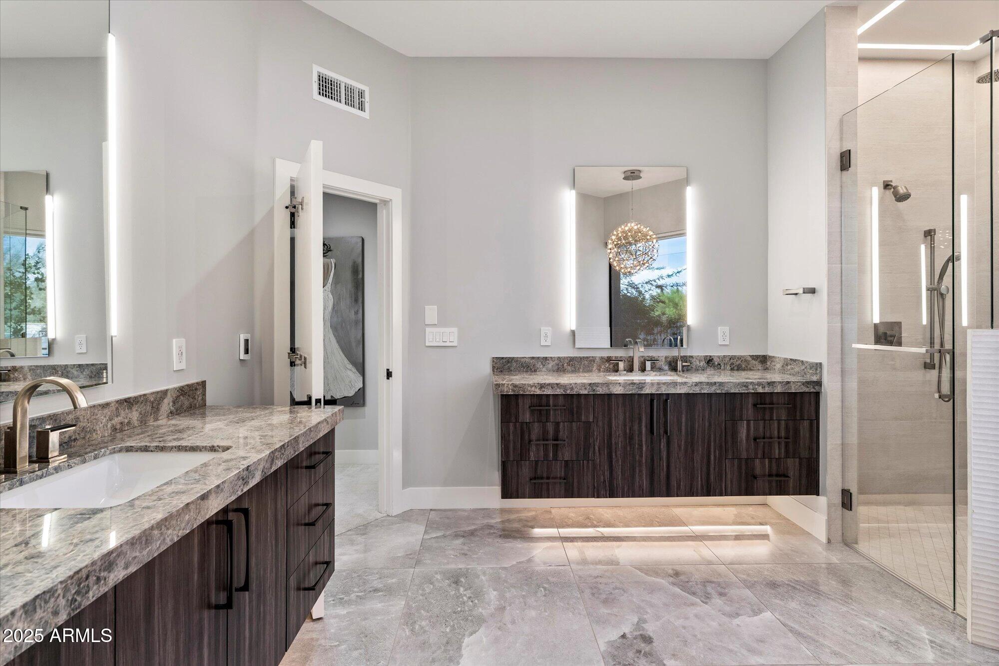 Phoenix, Arizona, 85018, United States, 4 Bedrooms Bedrooms, ,5 BathroomsBathrooms,Residential,Active,1968090