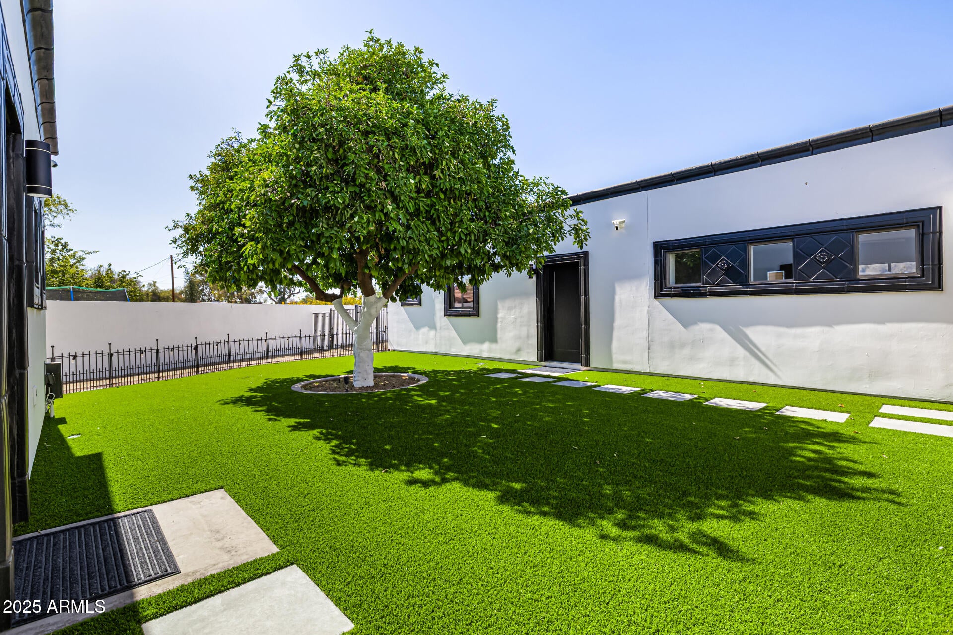 Phoenix, Arizona, 85018, United States, 4 Bedrooms Bedrooms, ,5 BathroomsBathrooms,Residential,Active,1968090