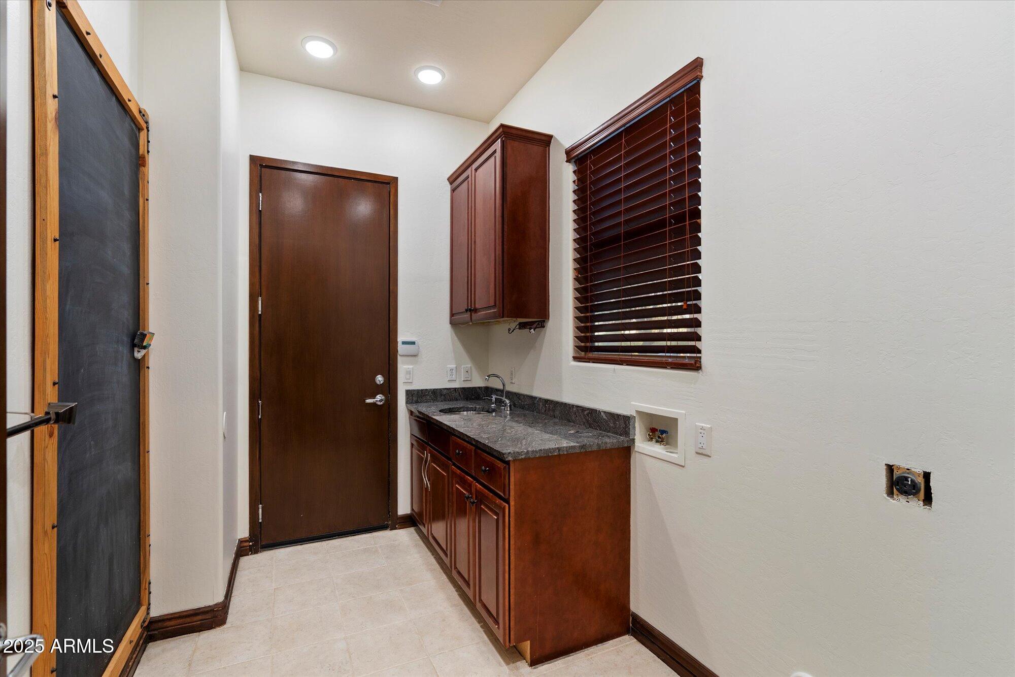 Phoenix, Arizona, 85050, United States, 4 Bedrooms Bedrooms, ,5 BathroomsBathrooms,Residential,Active,2001081