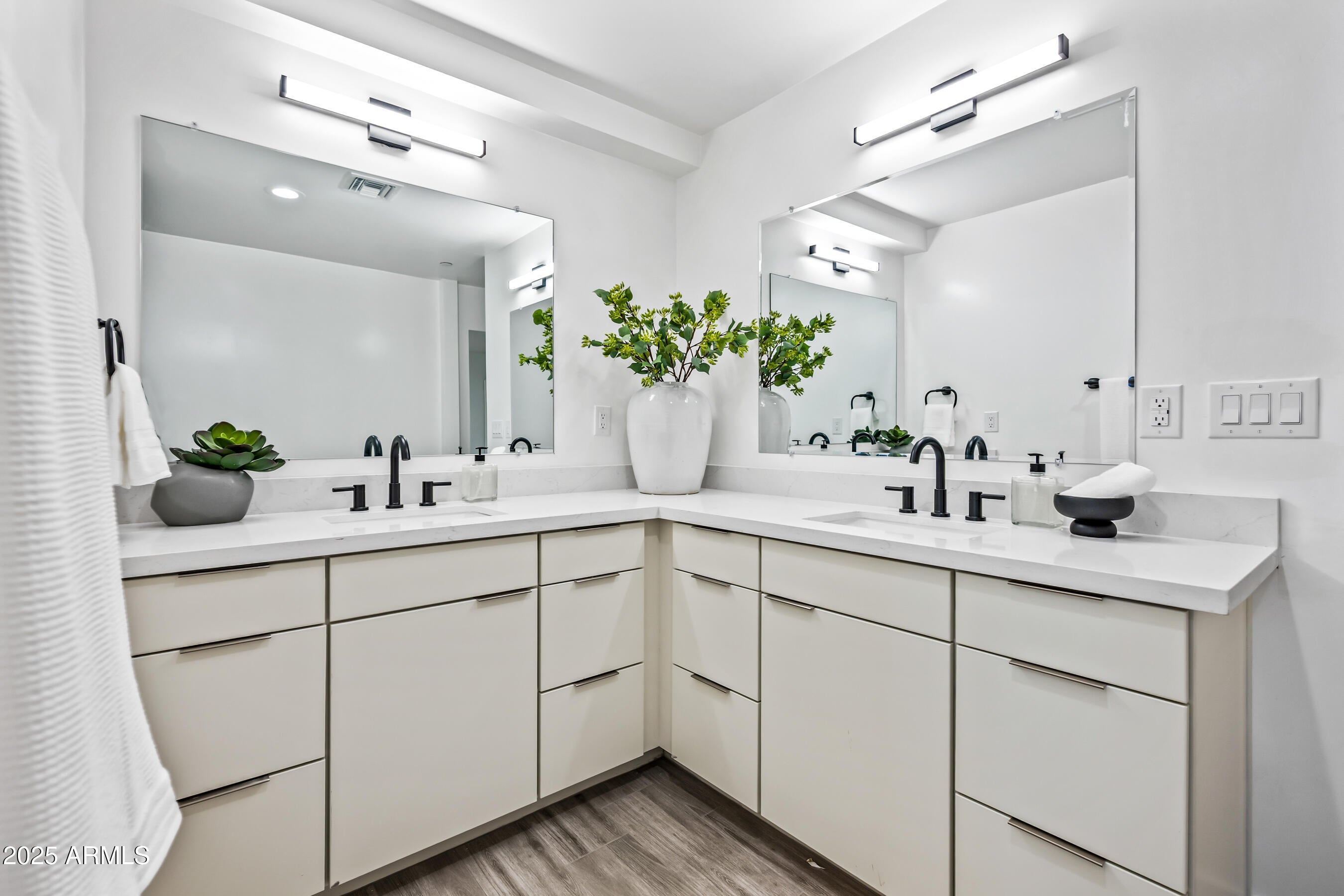 Scottsdale, Arizona, 85258, United States, 4 Bedrooms Bedrooms, ,4 BathroomsBathrooms,Residential,Active,1994950