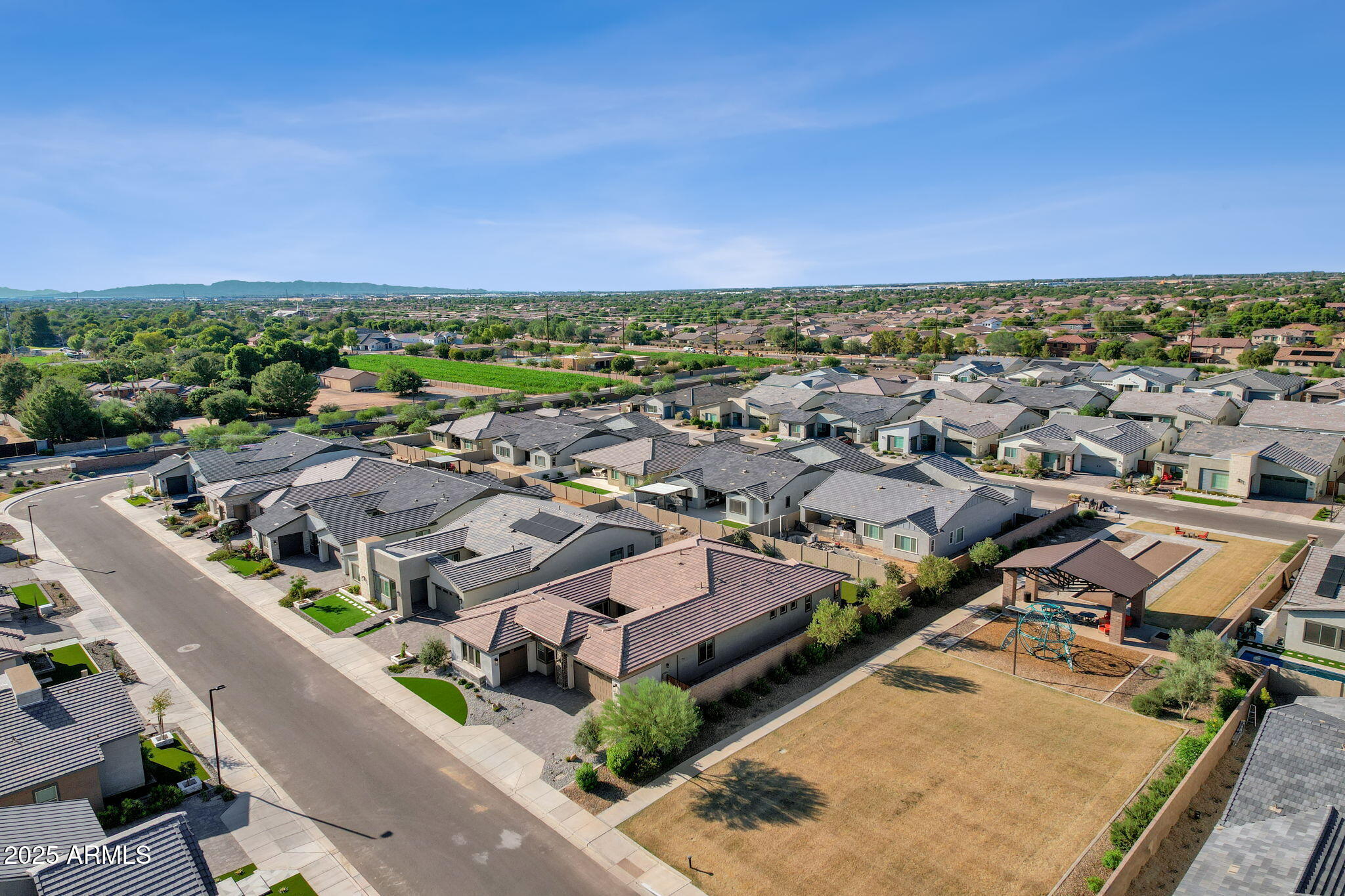 Gilbert, Arizona, 85298, United States, 5 Bedrooms Bedrooms, ,4 BathroomsBathrooms,Residential,Pending,1998605