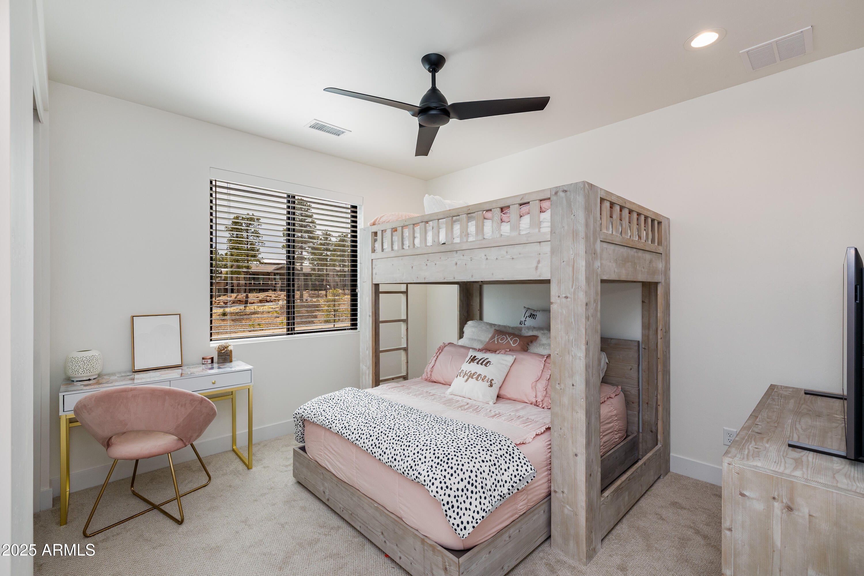 Flagstaff, Arizona, 86005, United States, 5 Bedrooms Bedrooms, ,4 BathroomsBathrooms,Residential,Active,1972167