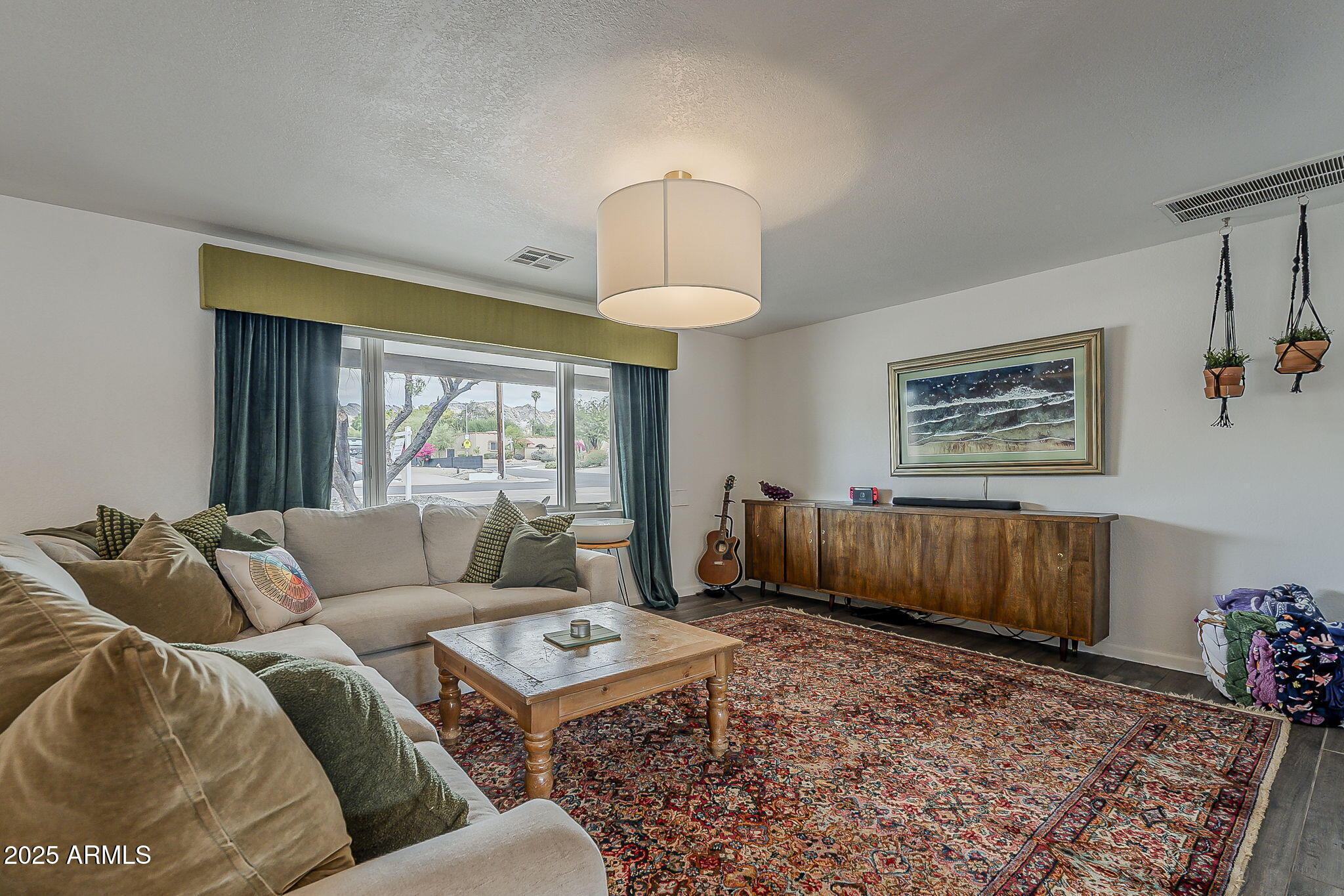 Phoenix, Arizona, 85020, United States, 4 Bedrooms Bedrooms, ,4 BathroomsBathrooms,Residential,Active,1946320