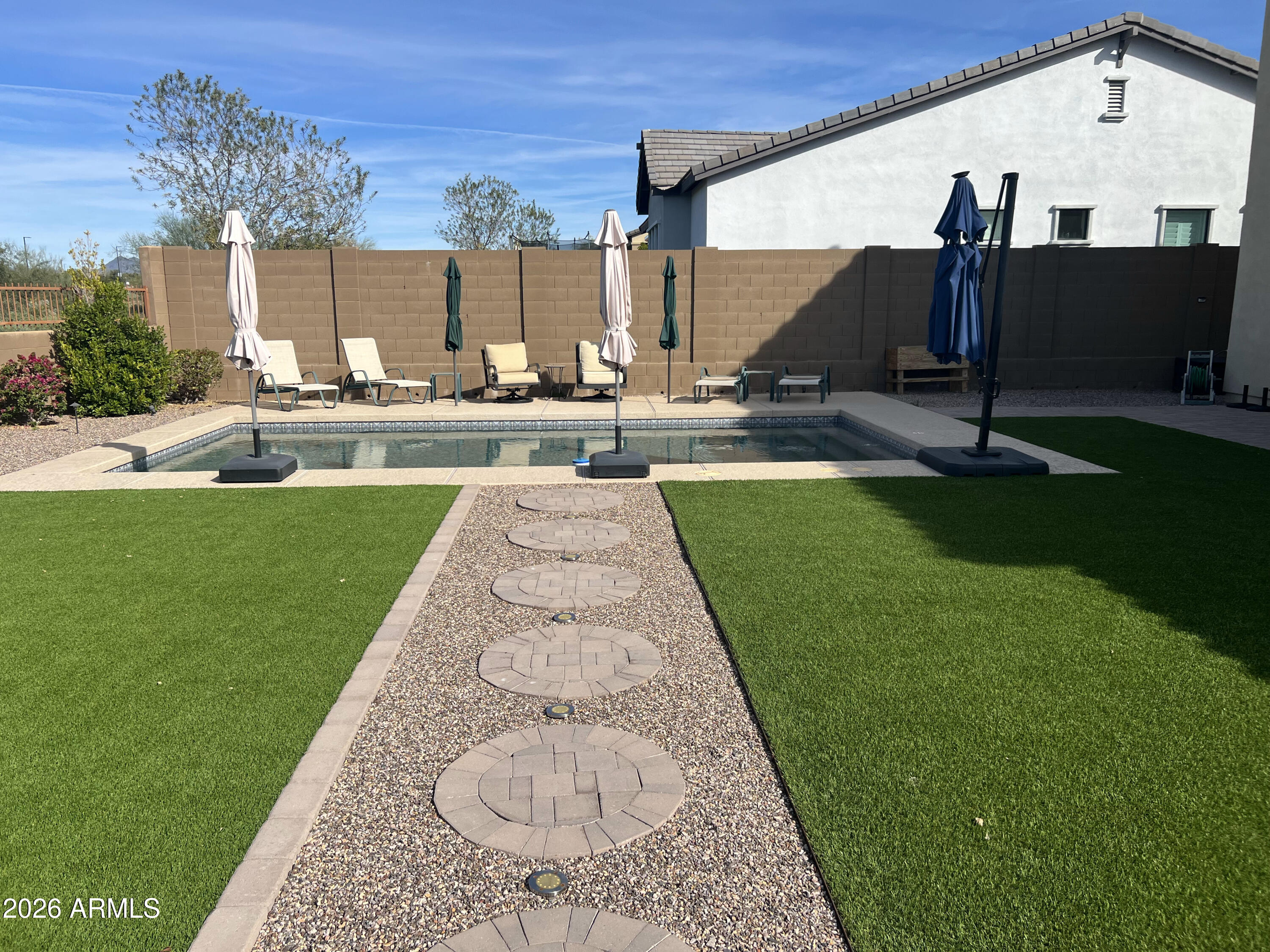 Phoenix, Arizona, 85054, United States, 4 Bedrooms Bedrooms, ,5 BathroomsBathrooms,Residential,Pending,2012670