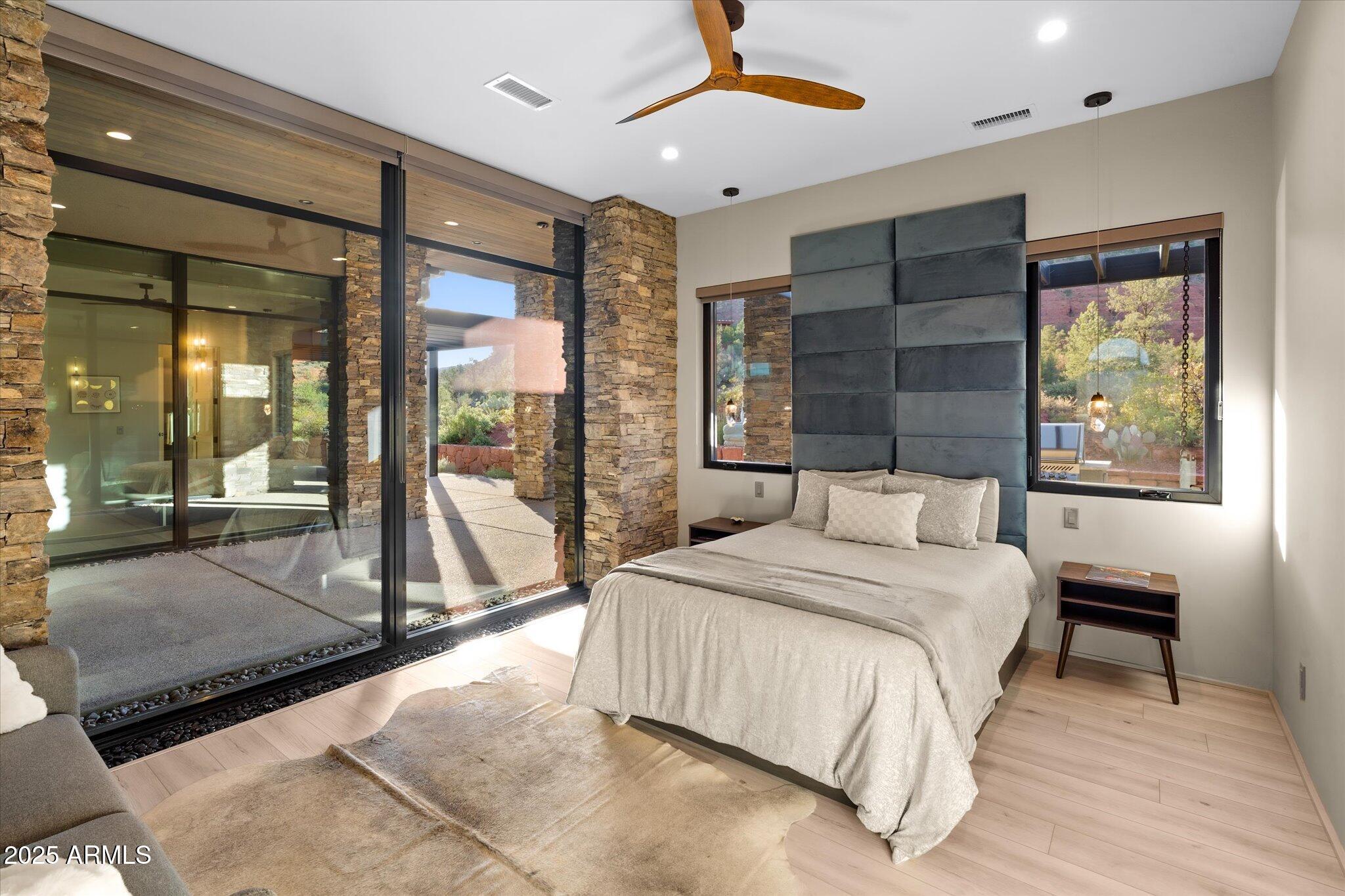 Sedona, Arizona, 86336, United States, 4 Bedrooms Bedrooms, ,4 BathroomsBathrooms,Residential,Active,1946435