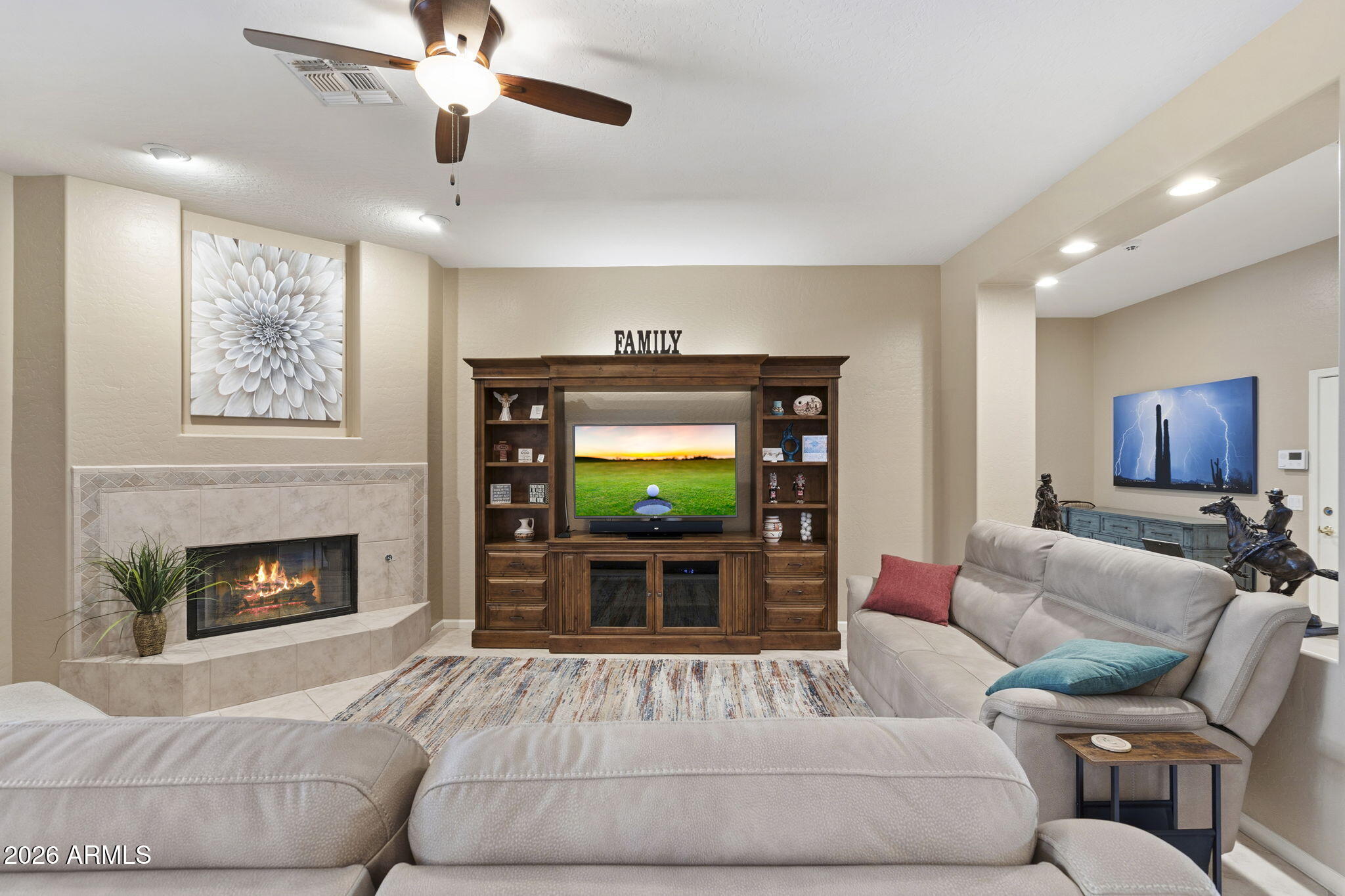 Phoenix, Arizona, 85054, United States, 3 Bedrooms Bedrooms, ,2 BathroomsBathrooms,Residential,Active,2013936