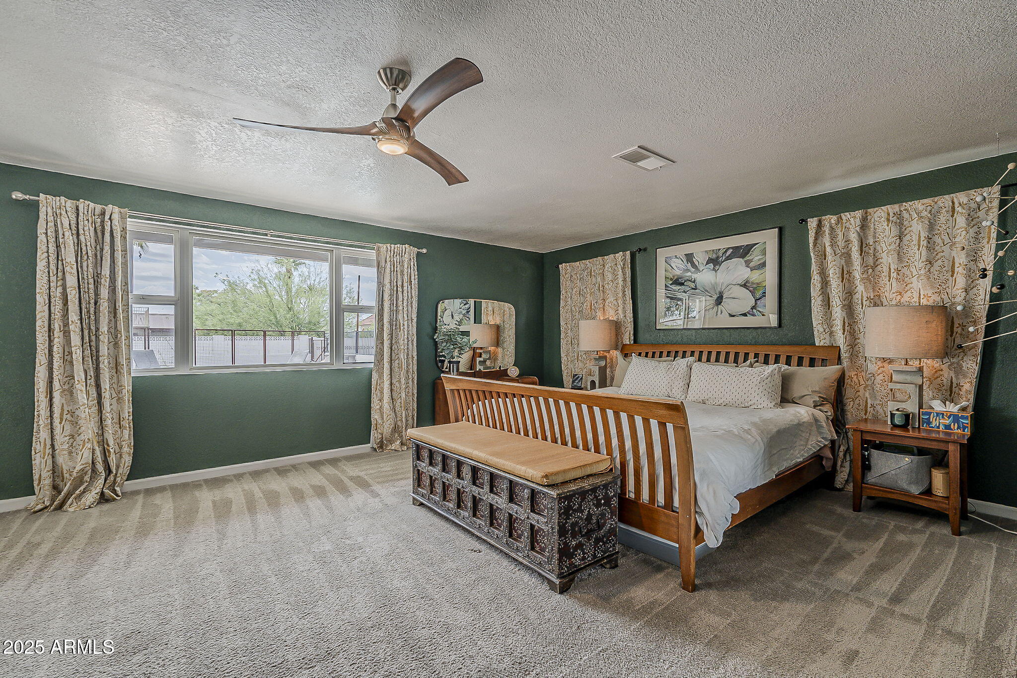 Phoenix, Arizona, 85020, United States, 4 Bedrooms Bedrooms, ,4 BathroomsBathrooms,Residential,Active,1946320