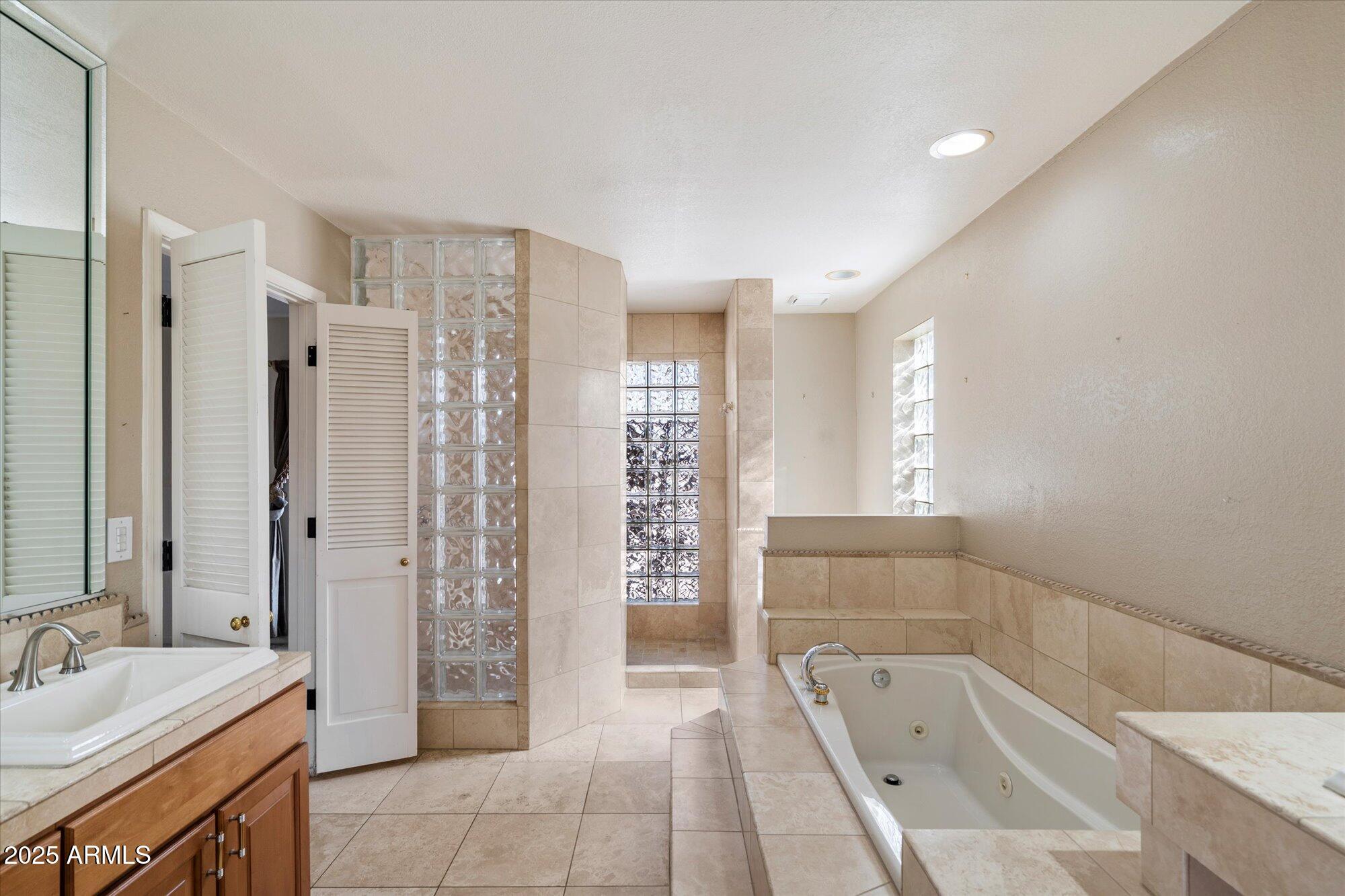 Scottsdale, Arizona, 85258, United States, 3 Bedrooms Bedrooms, ,3 BathroomsBathrooms,Residential,Active,1994962