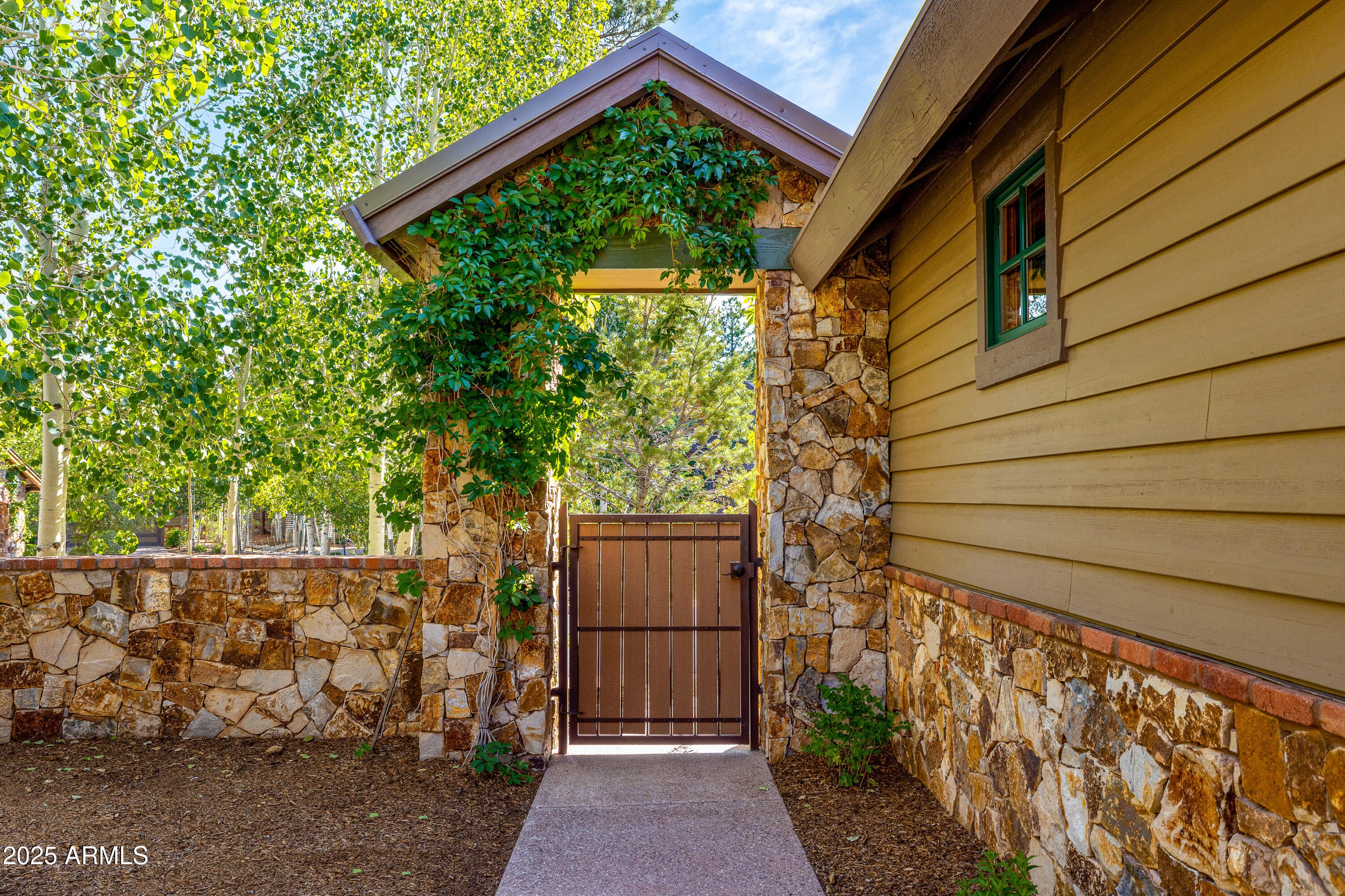 Flagstaff, Arizona, 86005, United States, 3 Bedrooms Bedrooms, ,3 BathroomsBathrooms,Residential,Active,1922736