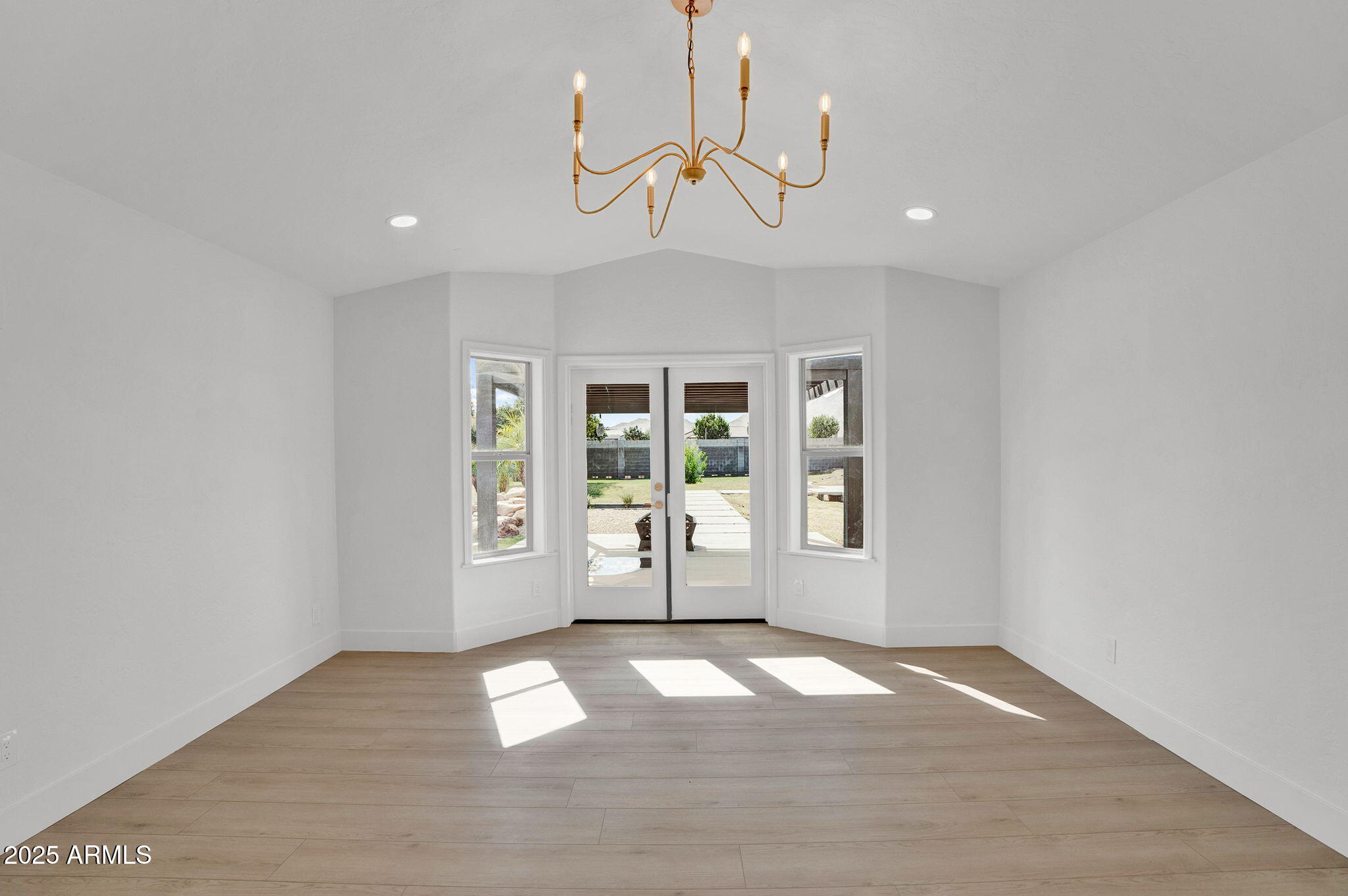 Gilbert, Arizona, 85298, United States, 5 Bedrooms Bedrooms, ,3 BathroomsBathrooms,Residential,Pending,2006857