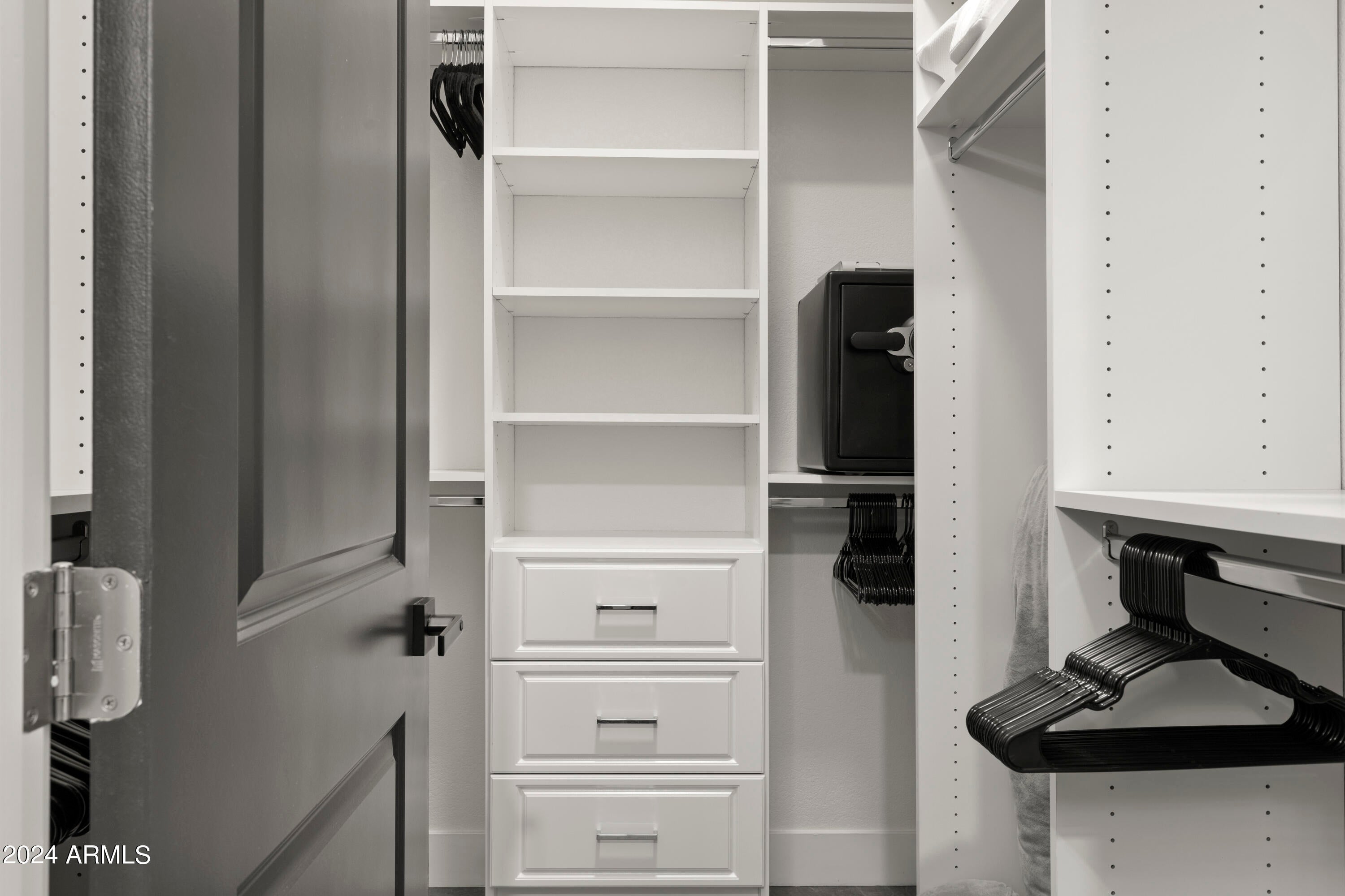 Scottsdale, Arizona, 85250, United States, 4 Bedrooms Bedrooms, ,3 BathroomsBathrooms,Residential,Active,1755287