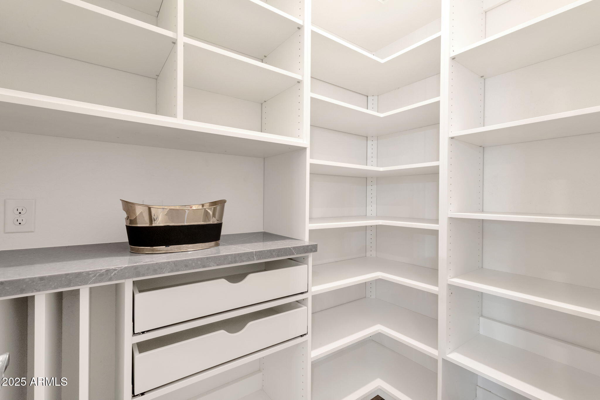 Gilbert, Arizona, 85298, United States, 5 Bedrooms Bedrooms, ,4 BathroomsBathrooms,Residential,Pending,1998605