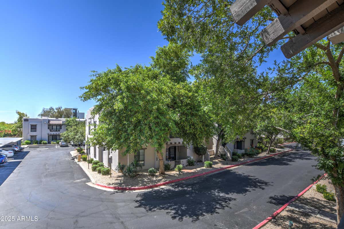 7300 N DREAMY DRAW DR UNIT 202 PHOENIX AZ 85020 RE/MAX