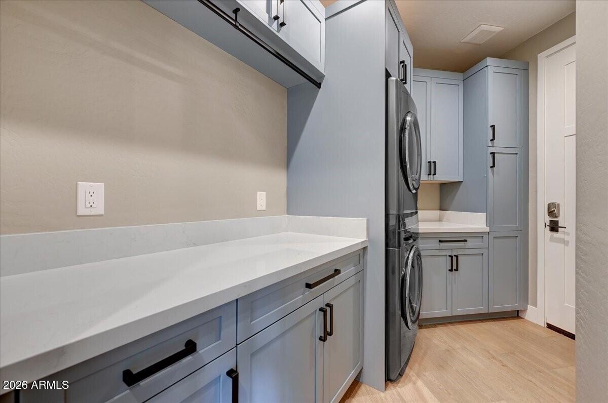 Scottsdale, Arizona, 85260, United States, 2 Bedrooms Bedrooms, ,3 BathroomsBathrooms,Residential,Active,2017108