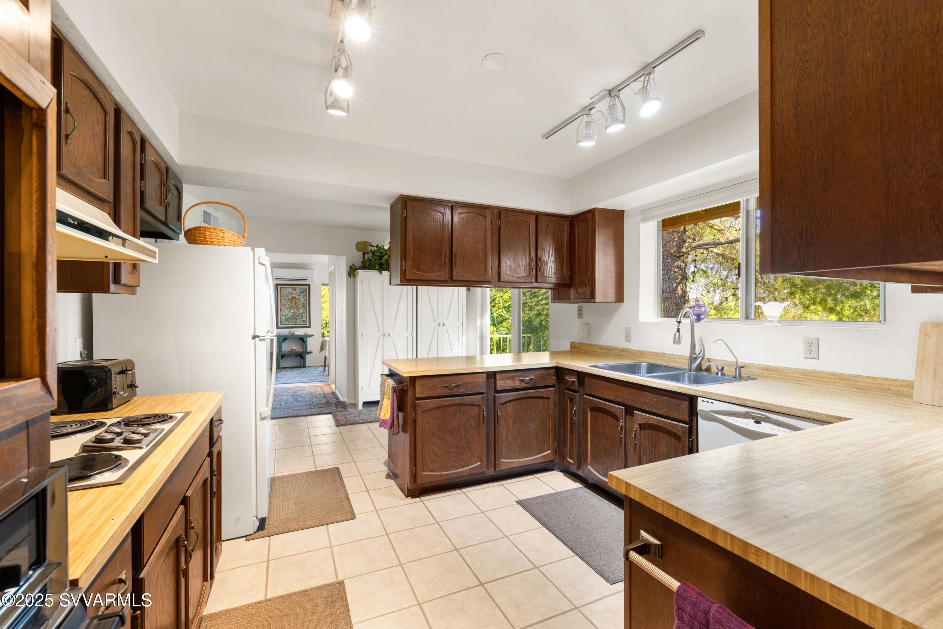 Sedona, Arizona, 86336, United States, 3 Bedrooms Bedrooms, ,4 BathroomsBathrooms,Residential,Active,1964482