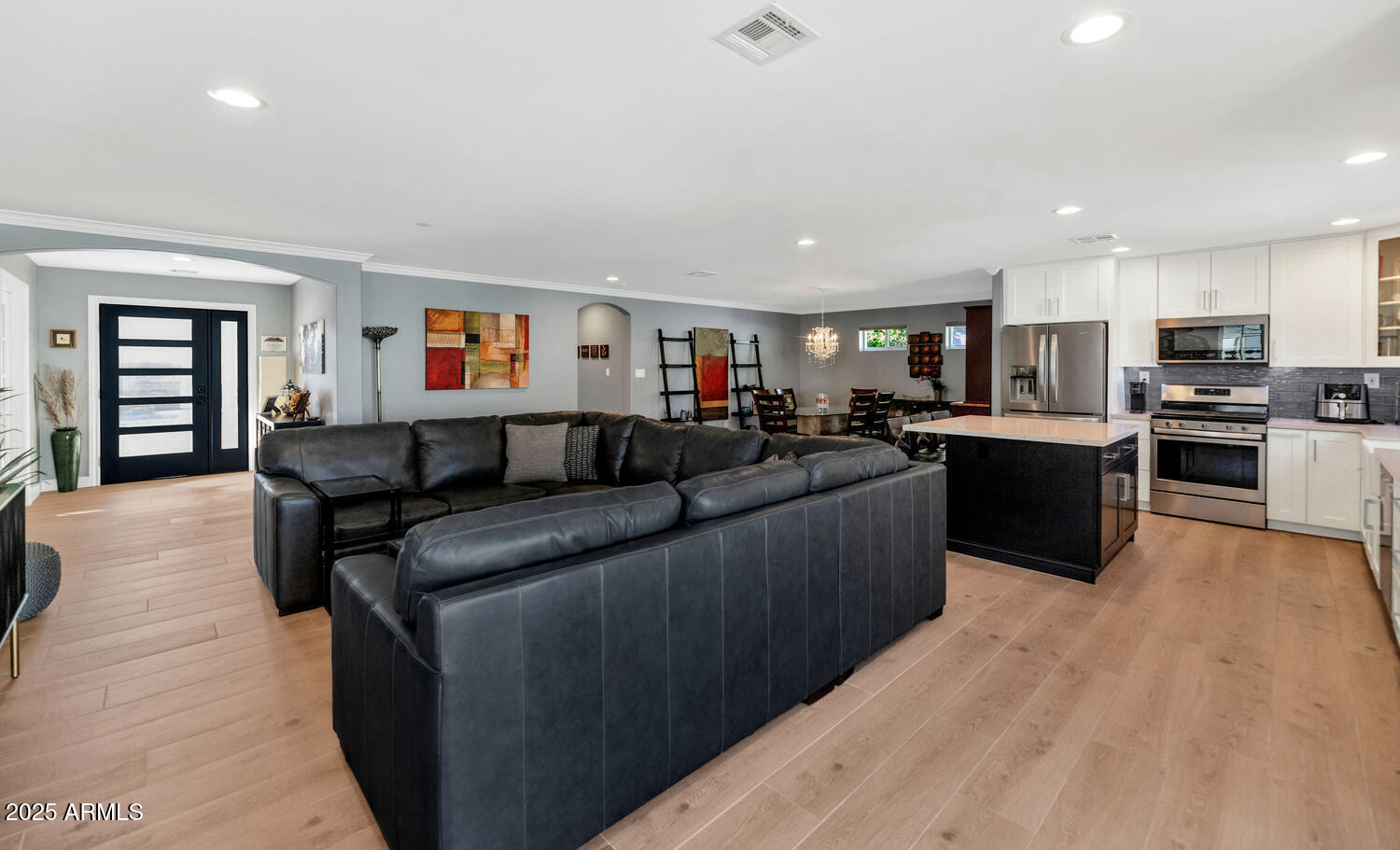 Phoenix, Arizona, 85018, United States, 4 Bedrooms Bedrooms, ,3 BathroomsBathrooms,Residential,Active,1990035