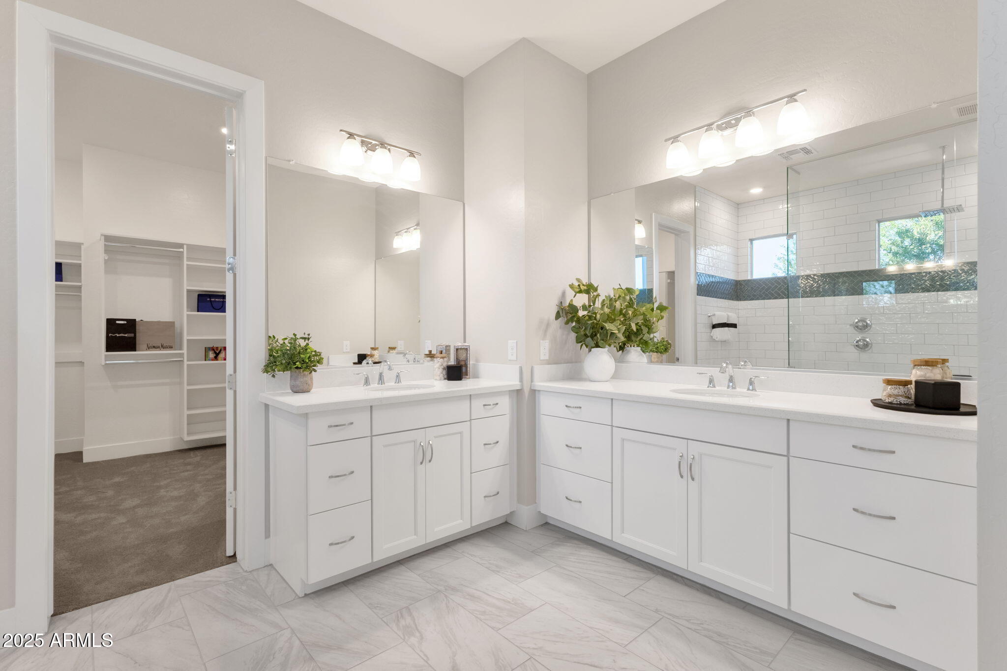 Gilbert, Arizona, 85298, United States, 5 Bedrooms Bedrooms, ,4 BathroomsBathrooms,Residential,Pending,1998605